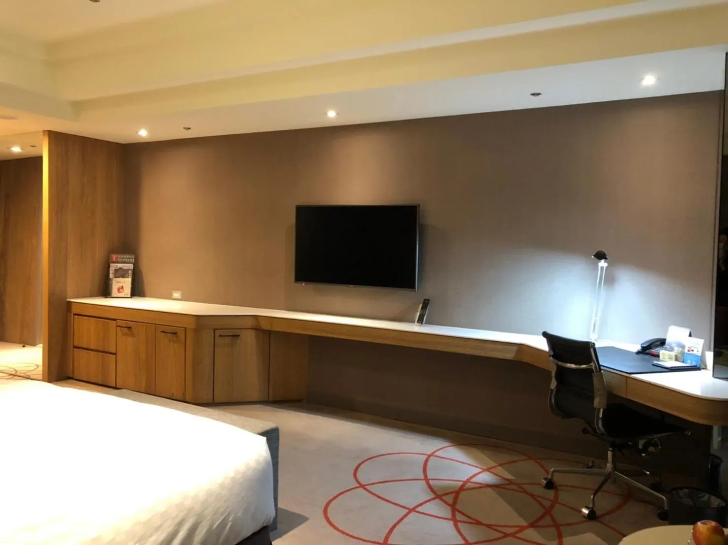 TV and multimedia, Bed in Hotel Royal Hsinchu