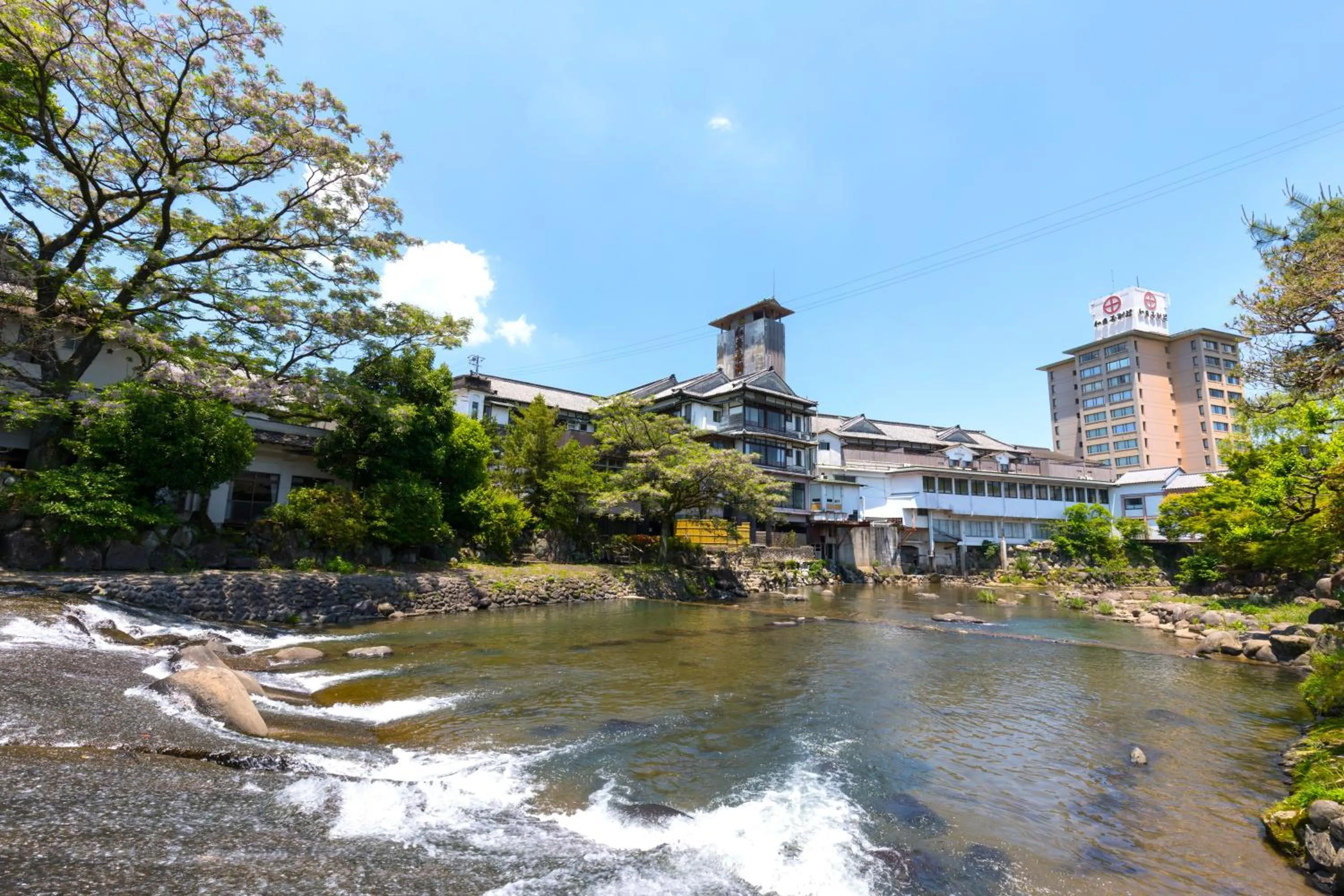 Property building in Wataya Besso