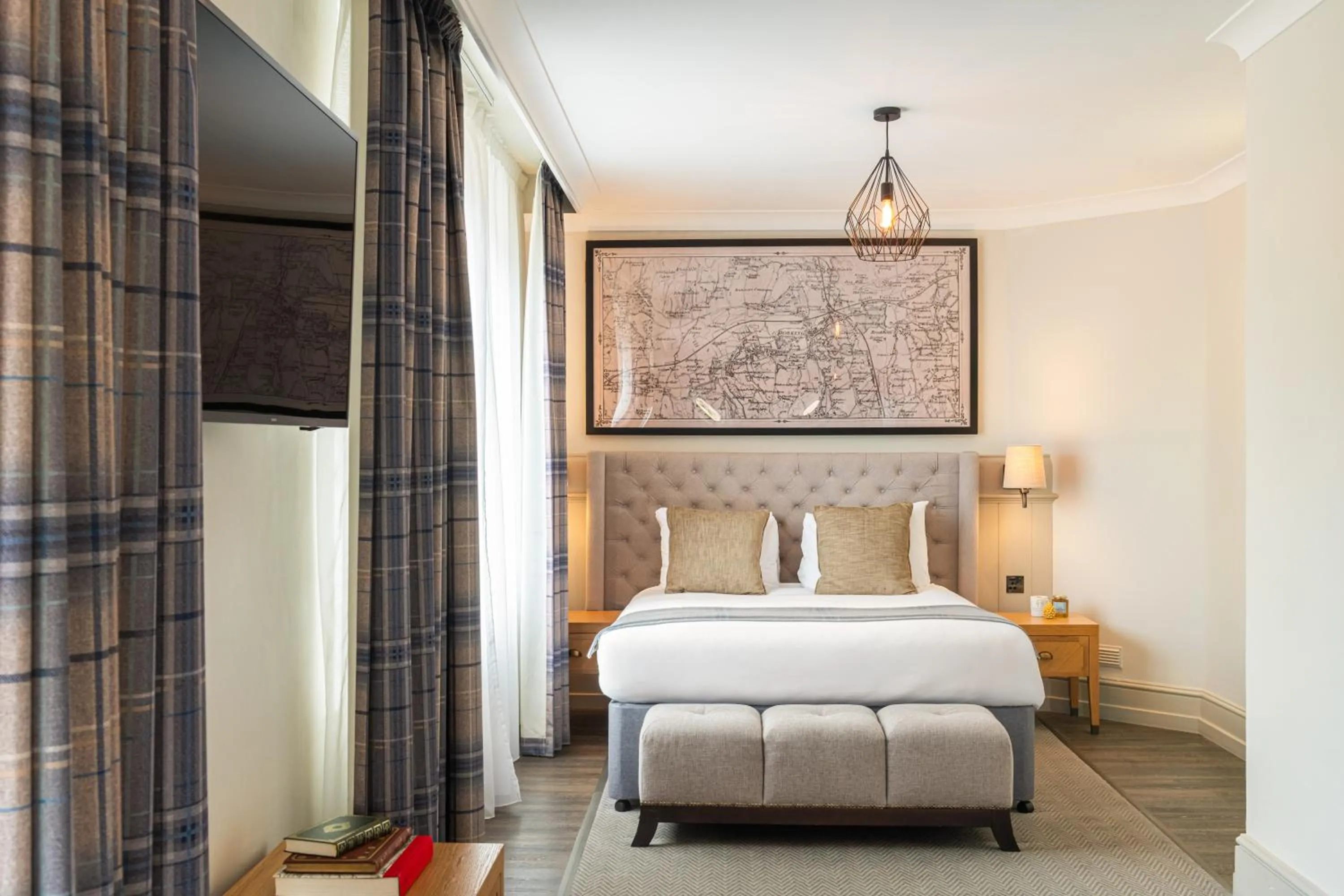 Bedroom, Bed in Wotton House