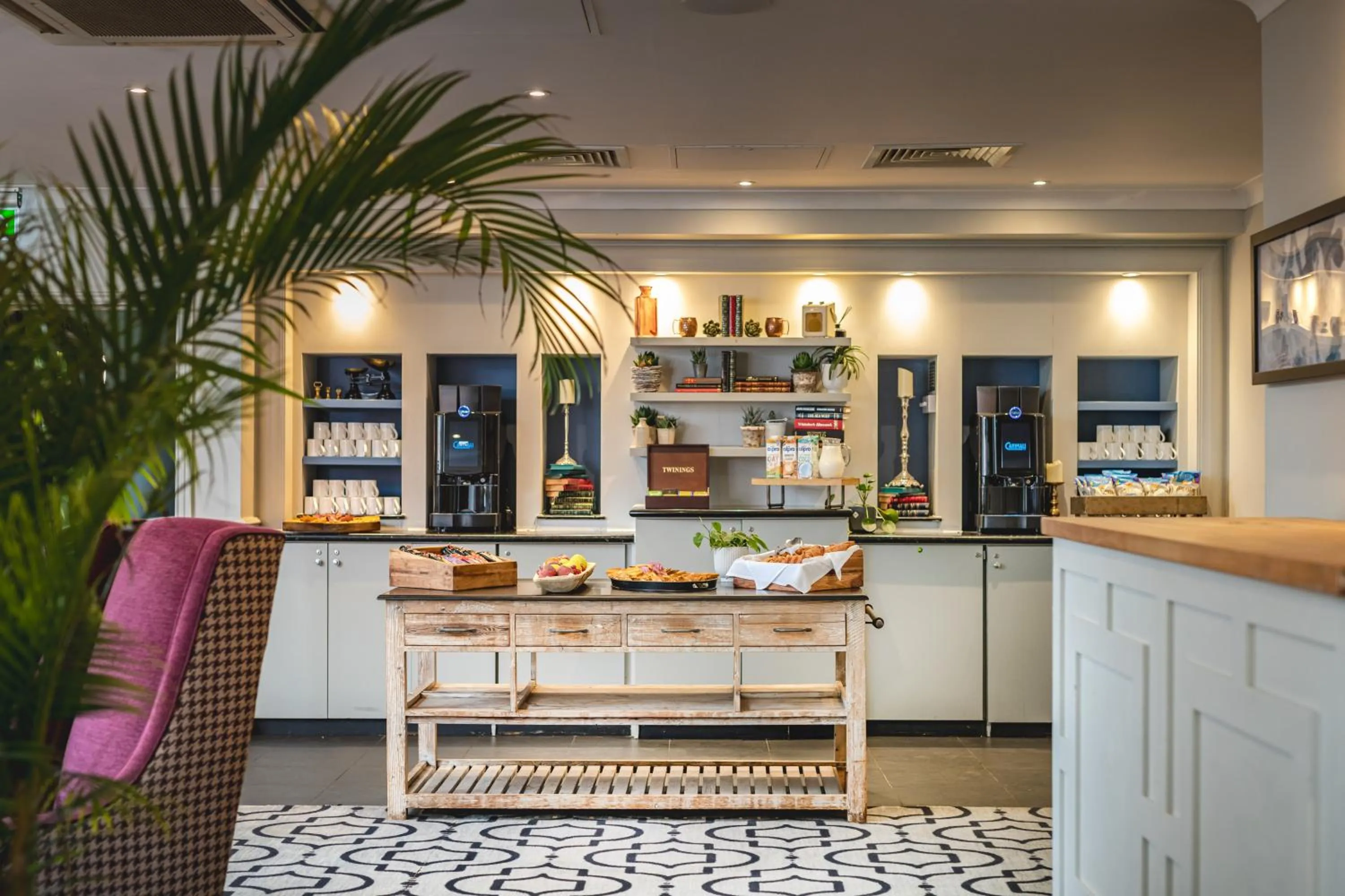 Coffee/tea facilities in Wotton House