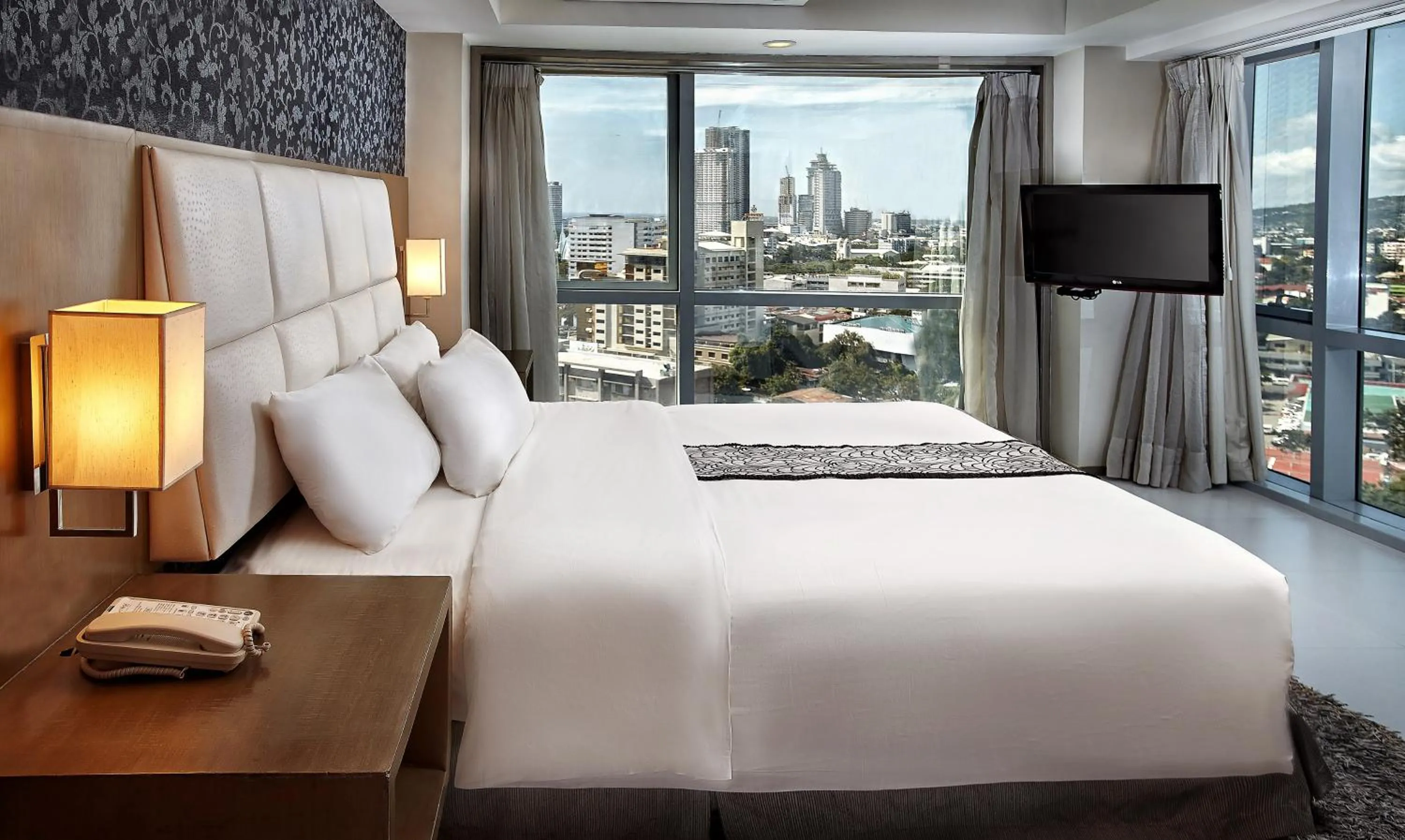 Bed in Quest Hotel & Conference Center Cebu