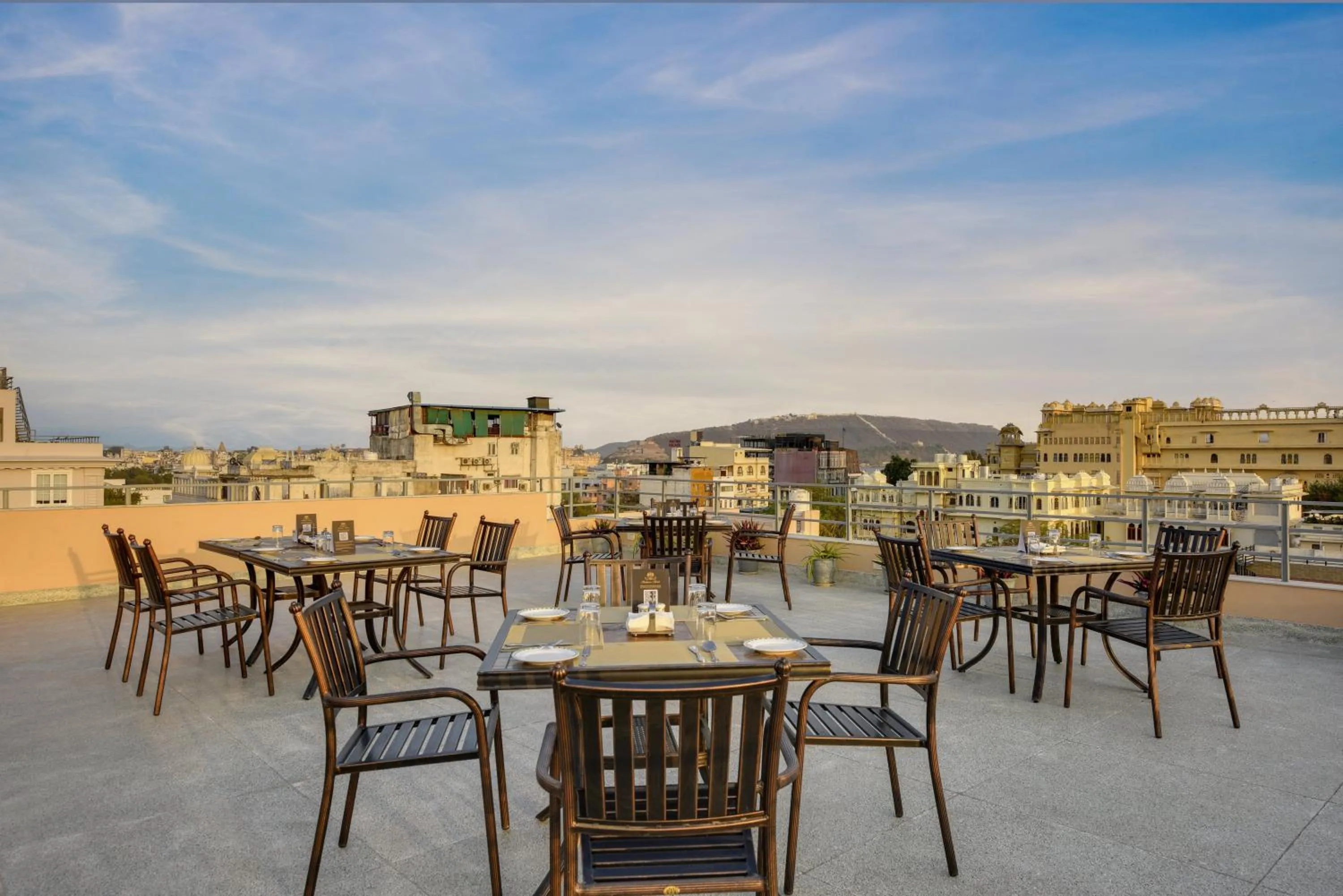 Restaurant/places to eat in Shahpura Dev Villa