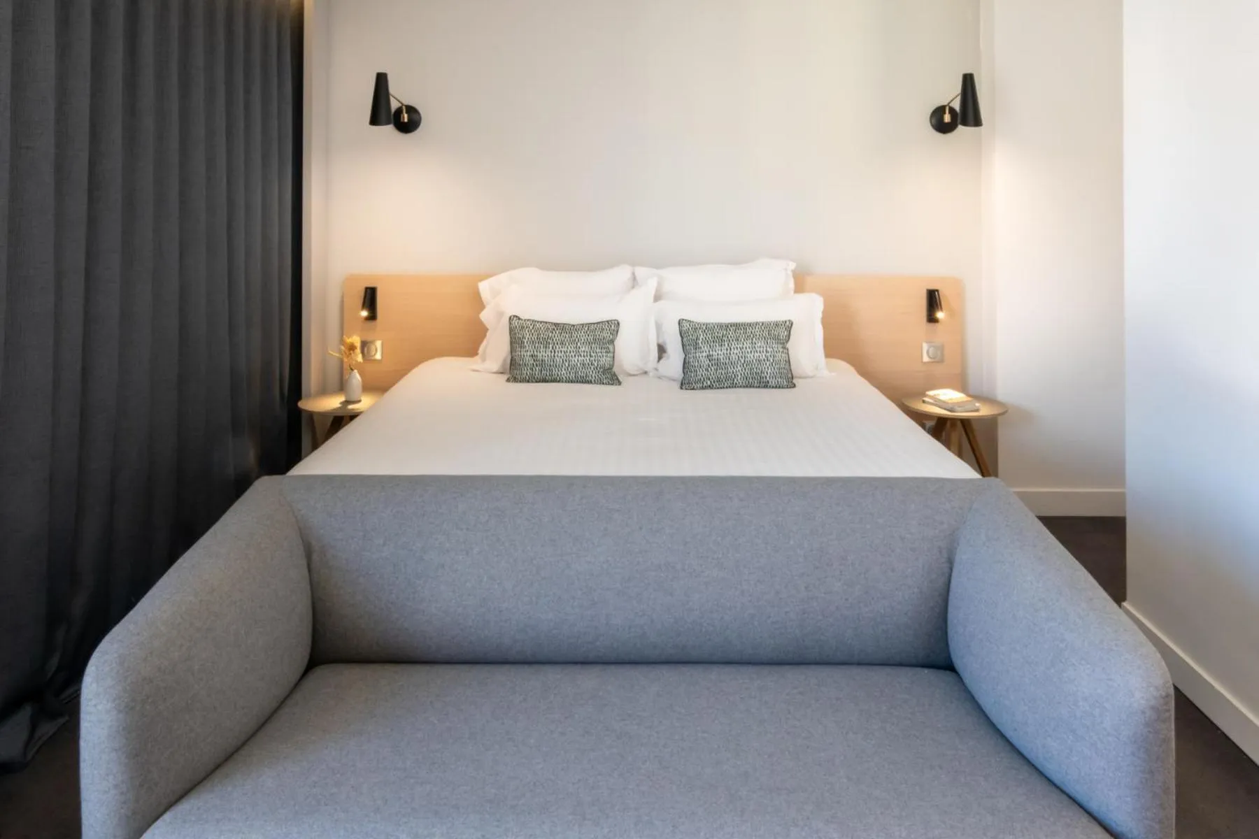 Bedroom, Bed in Nemea Appart Hotel Cannes Palais