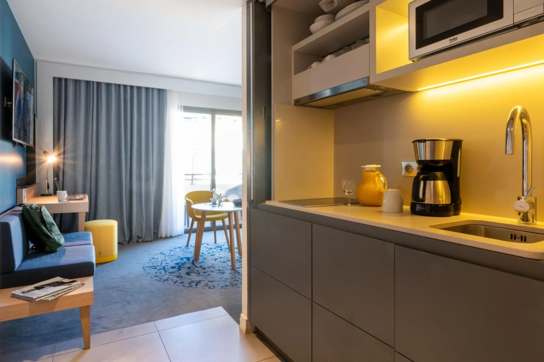 Kitchen or kitchenette in Nemea Appart Hotel Cannes Palais