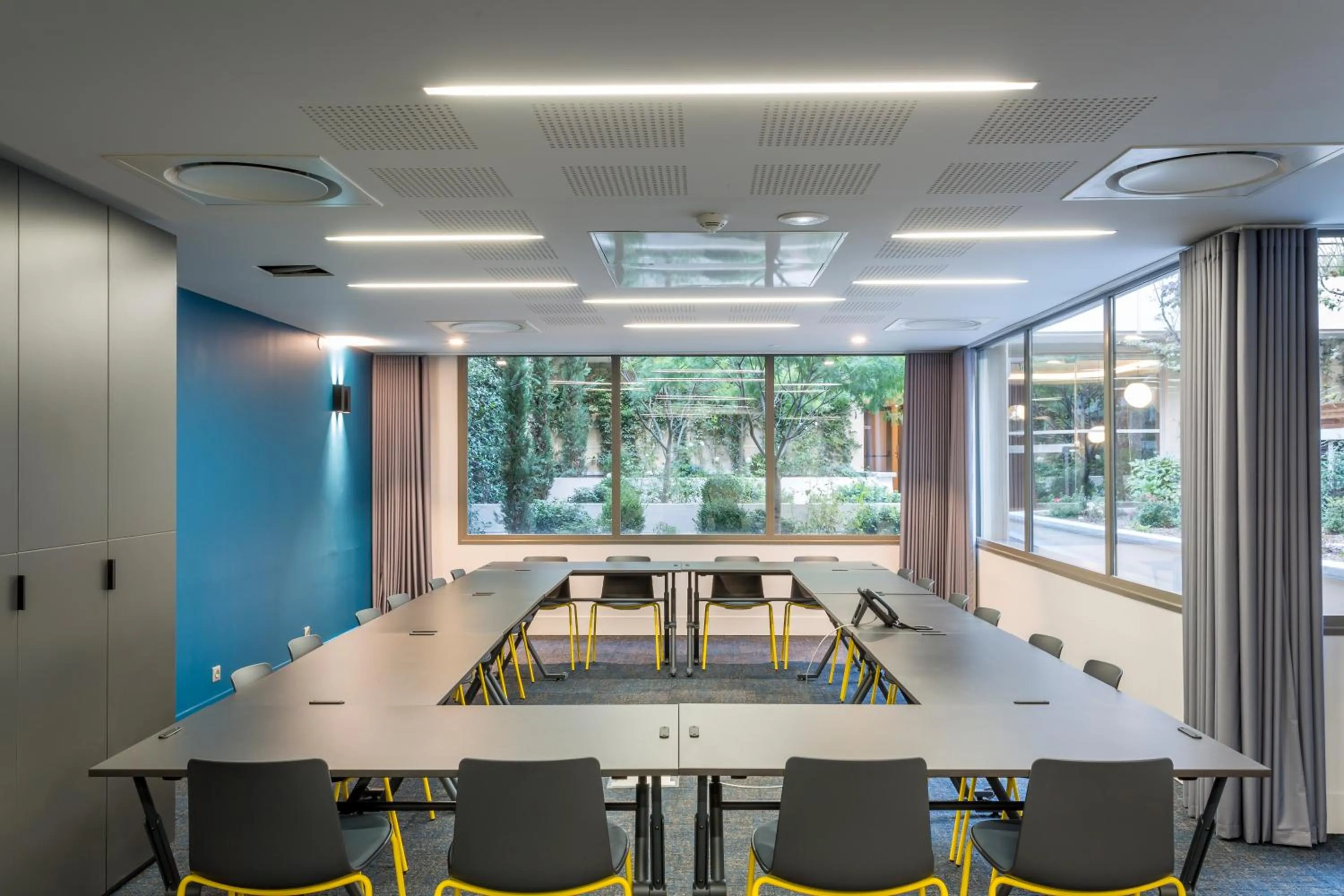 Business facilities in Nemea Appart Hotel Cannes Palais