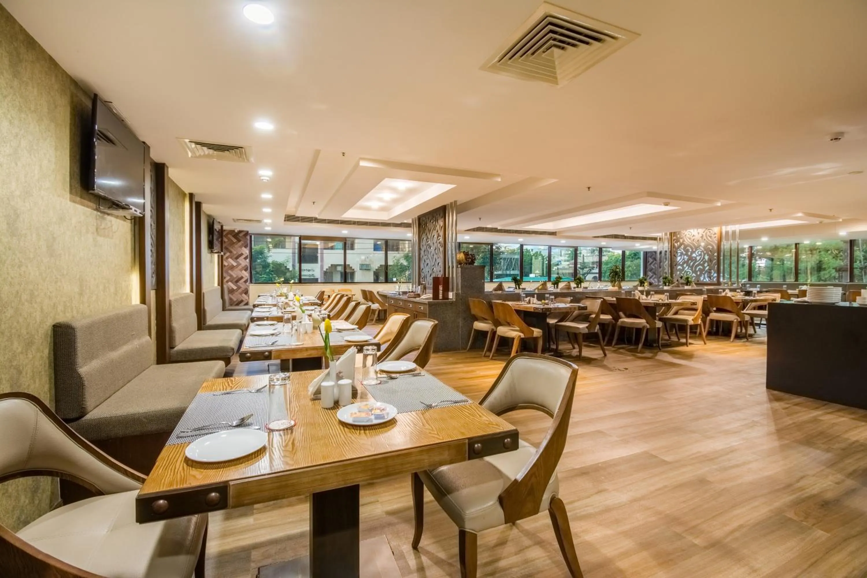 Restaurant/places to eat in The Capital Hotel