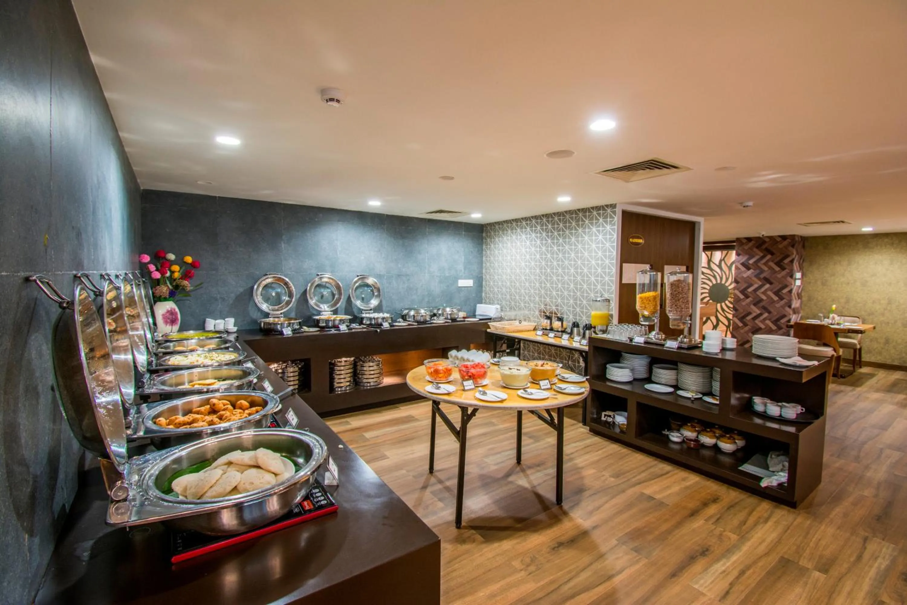 Restaurant/places to eat in The Capital Hotel