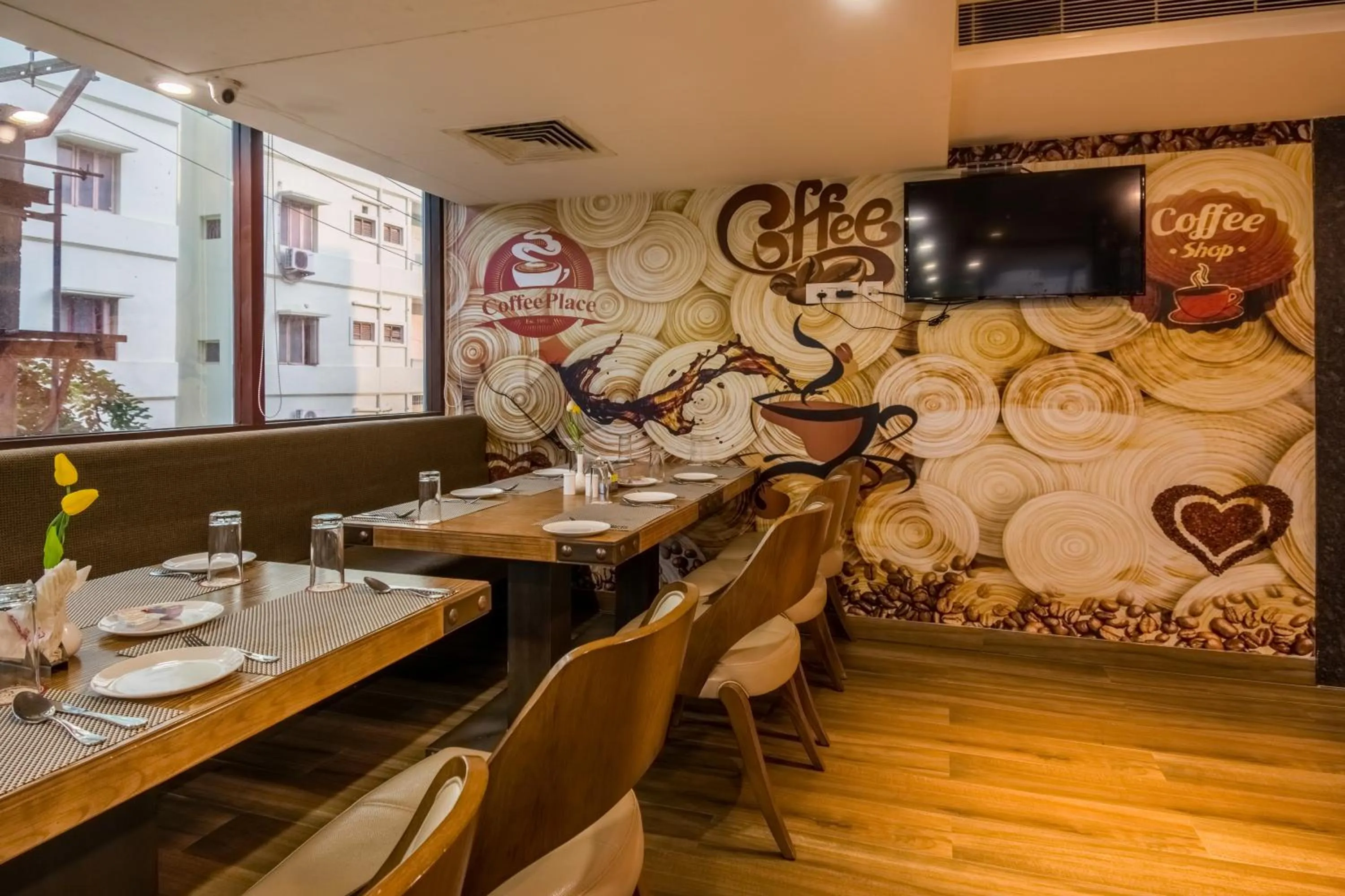 Restaurant/places to eat in The Capital Hotel