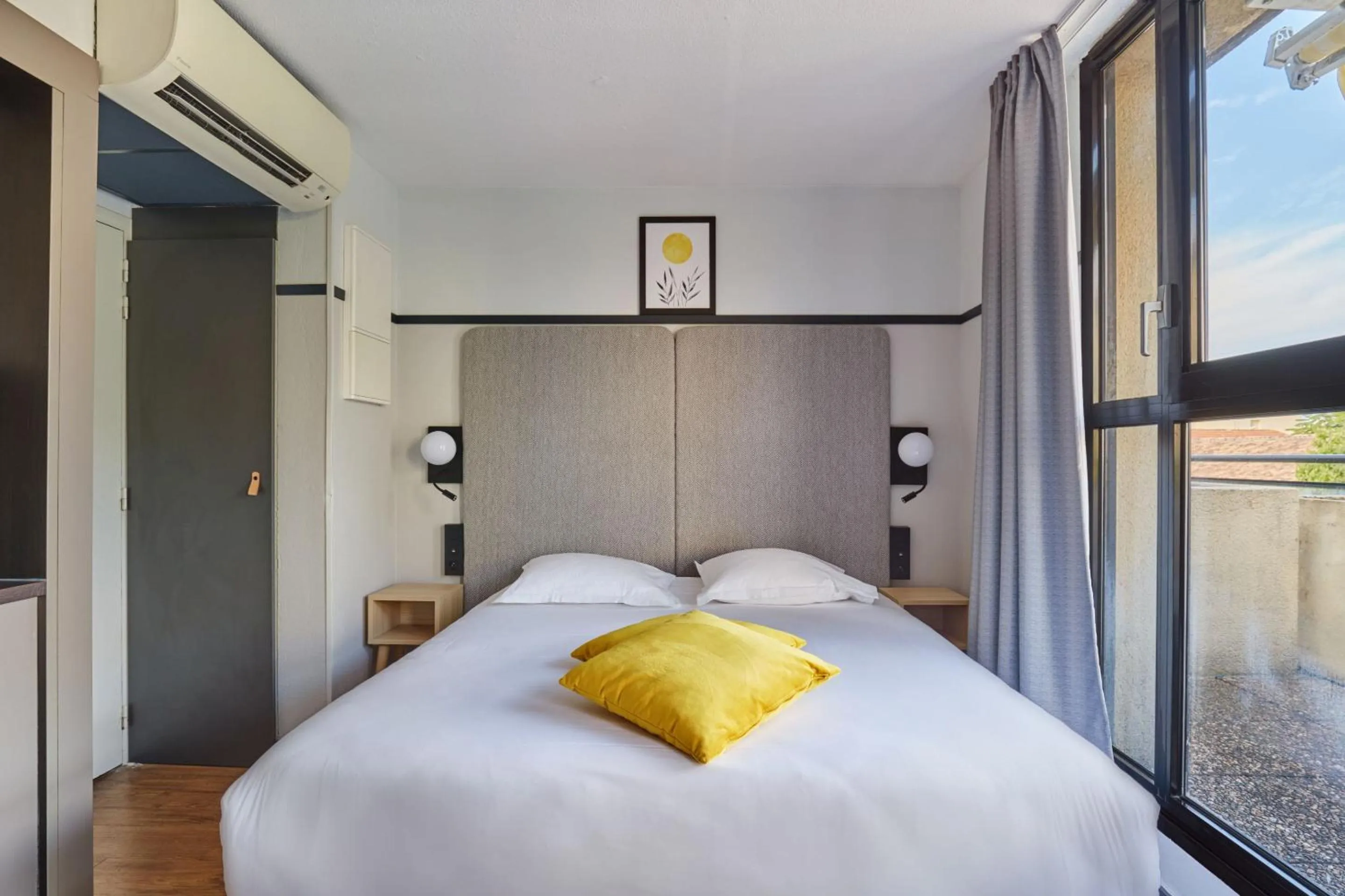 Bedroom, Bed in Appart Hotel Odalys City Aix en Provence Les Floridianes