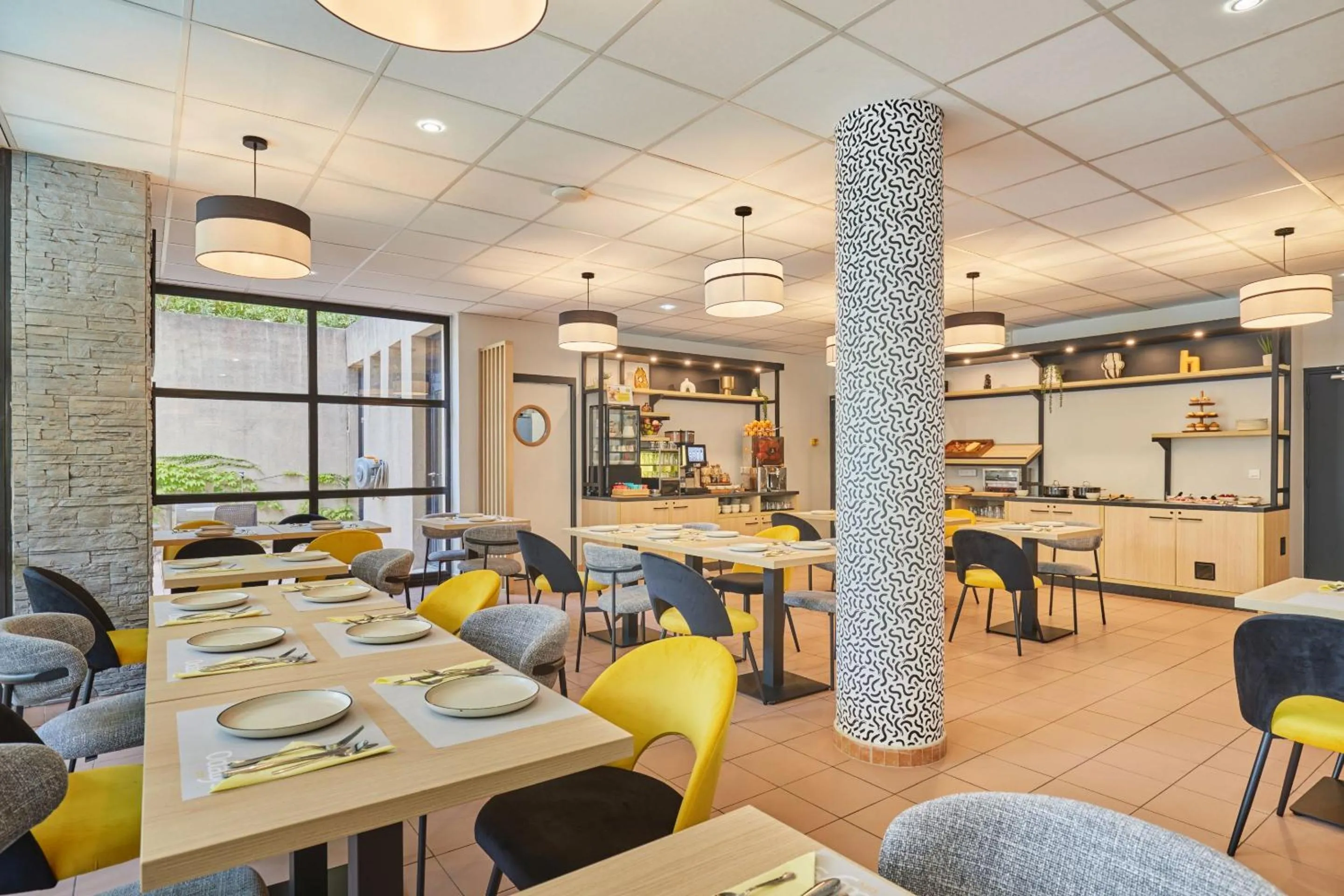 Buffet breakfast in Appart Hotel Odalys City Aix en Provence Les Floridianes