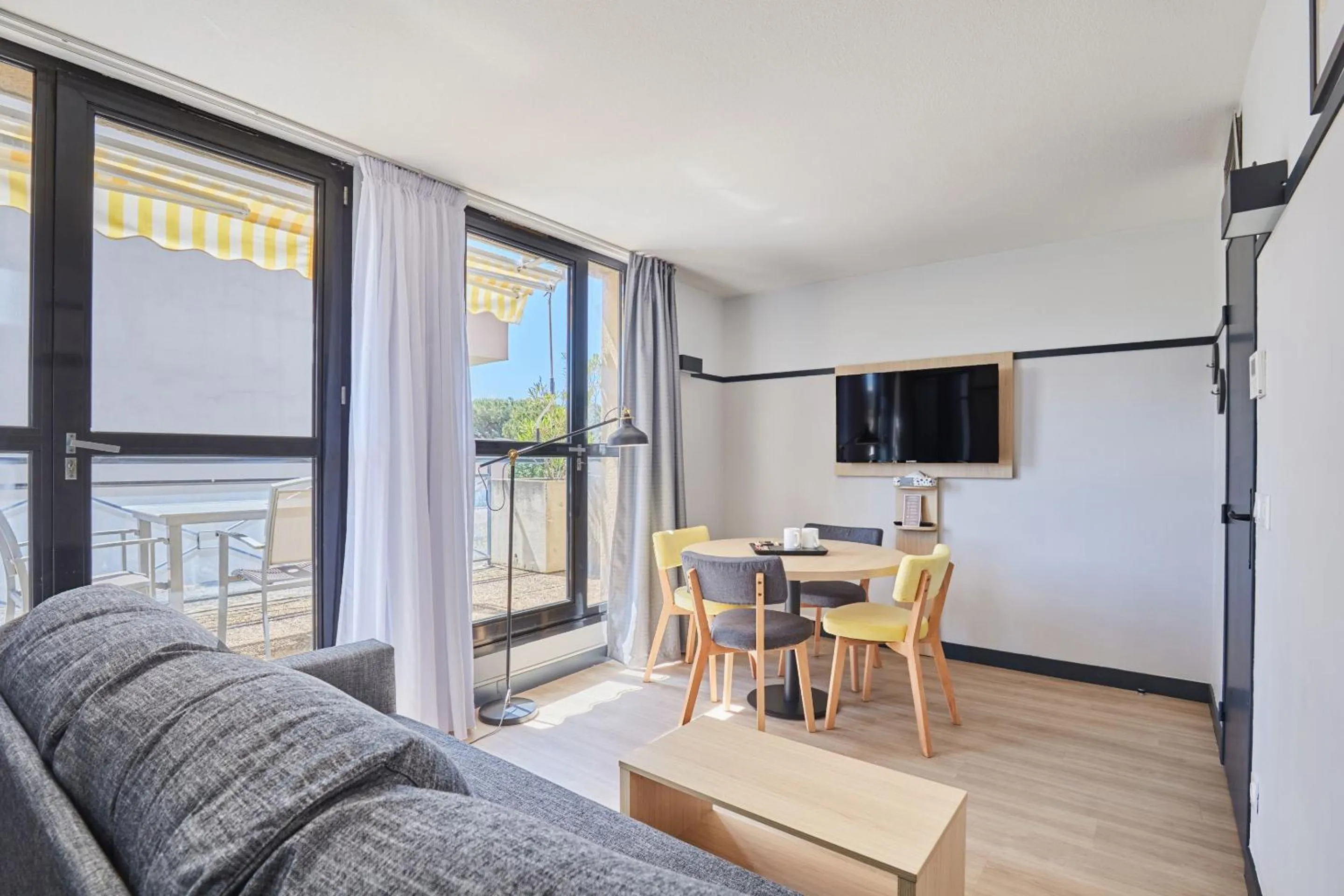 Seating area in Appart Hotel Odalys City Aix en Provence Les Floridianes