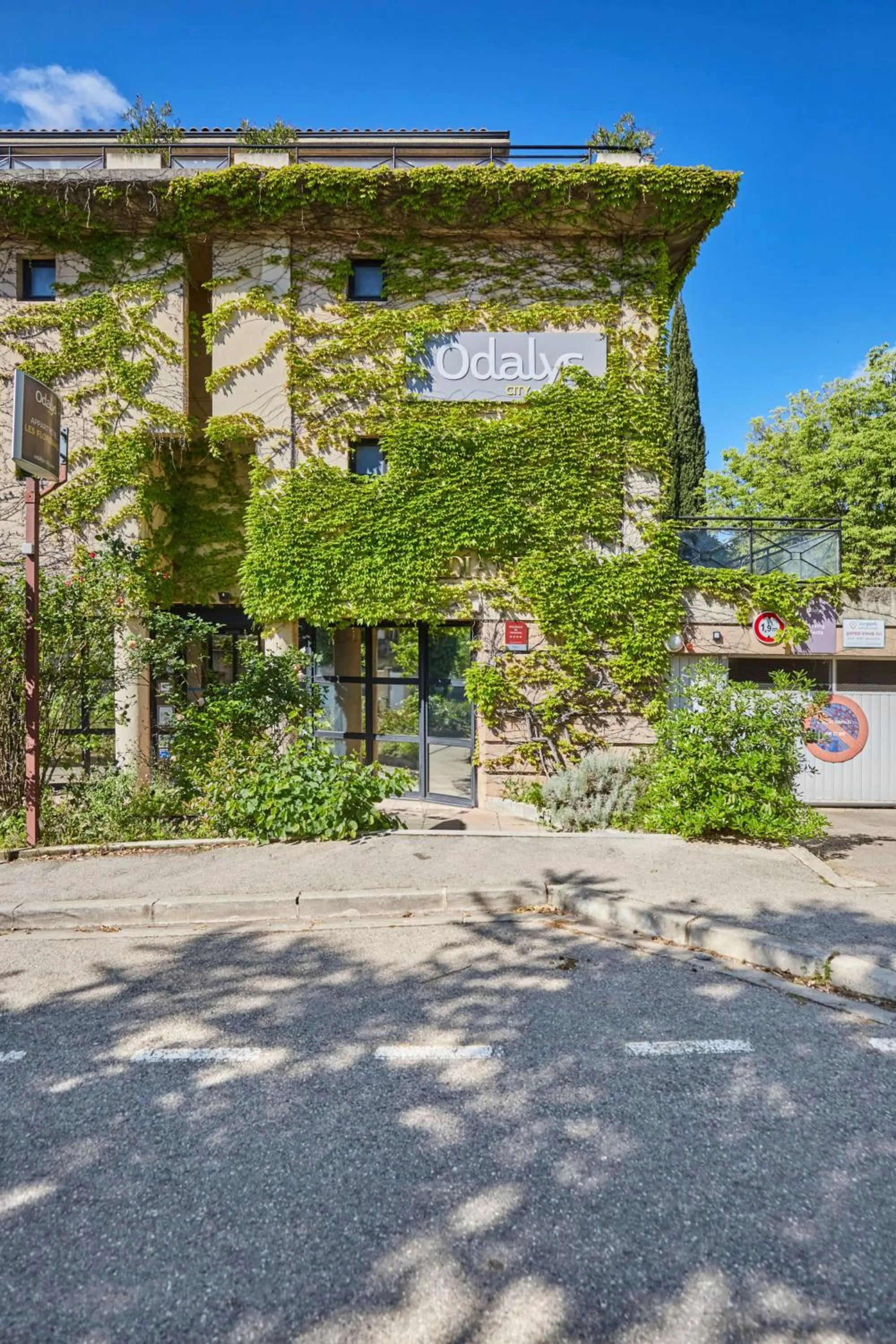 Property building in Appart Hotel Odalys City Aix en Provence Les Floridianes