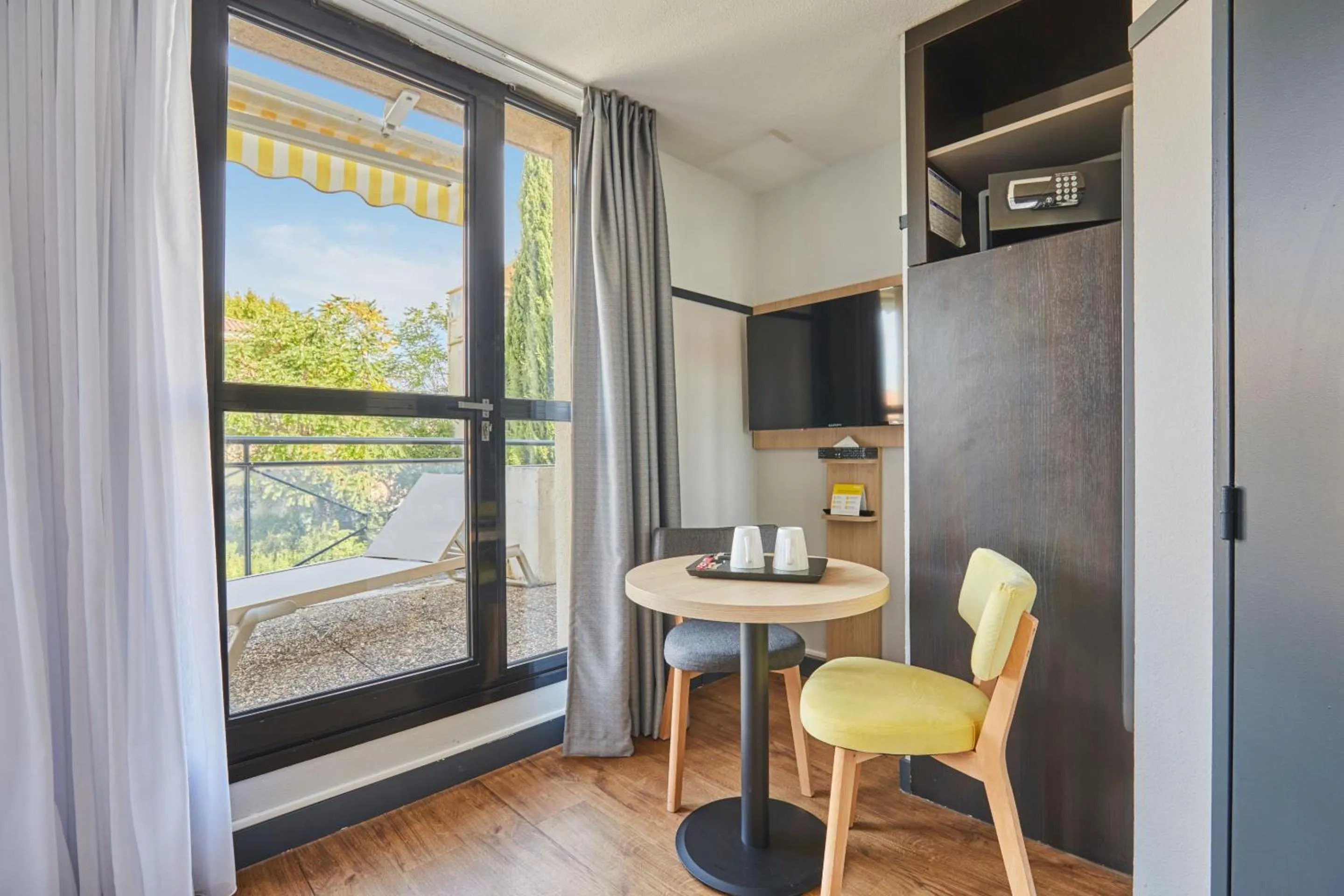 Seating area in Appart Hotel Odalys City Aix en Provence Les Floridianes