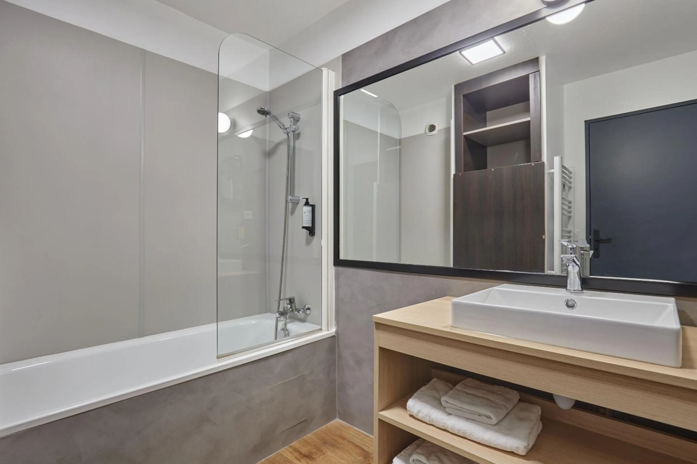 Bathroom in Appart Hotel Odalys City Aix en Provence Les Floridianes