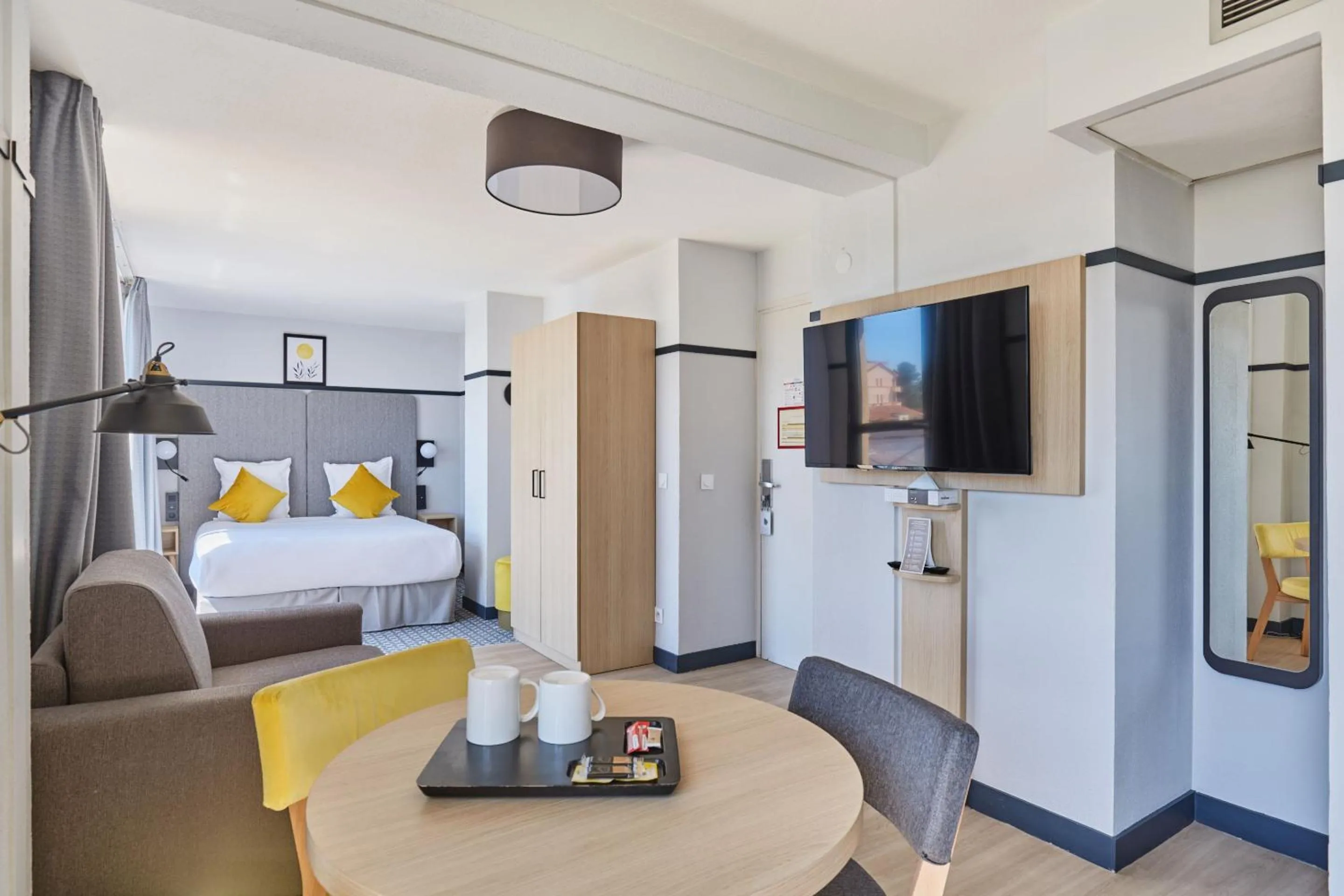 Photo of the whole room, Bed in Appart Hotel Odalys City Aix en Provence Les Floridianes