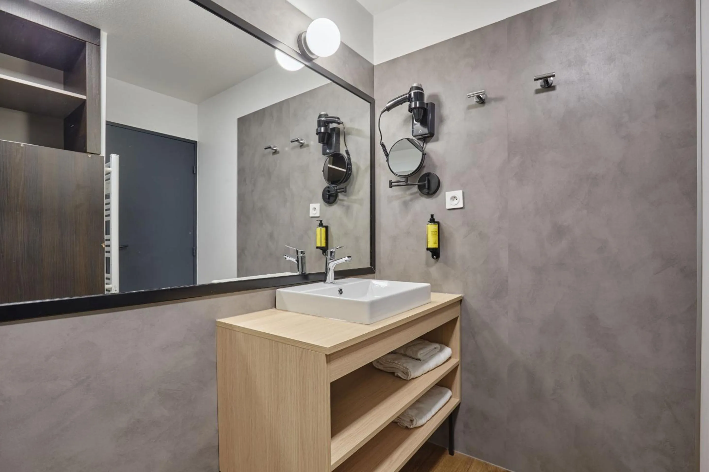 Bathroom in Appart Hotel Odalys City Aix en Provence Les Floridianes