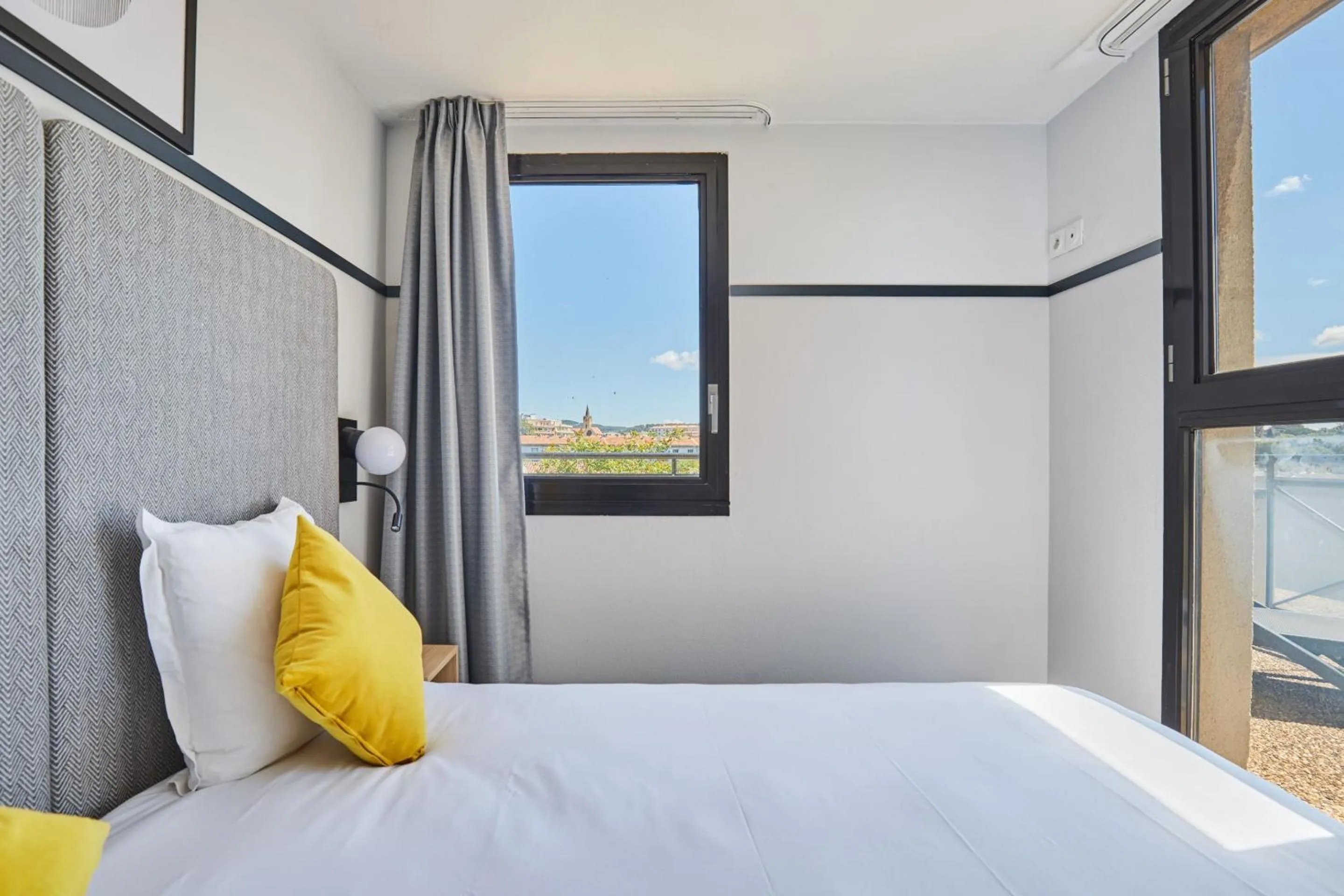 Bed in Appart Hotel Odalys City Aix en Provence Les Floridianes