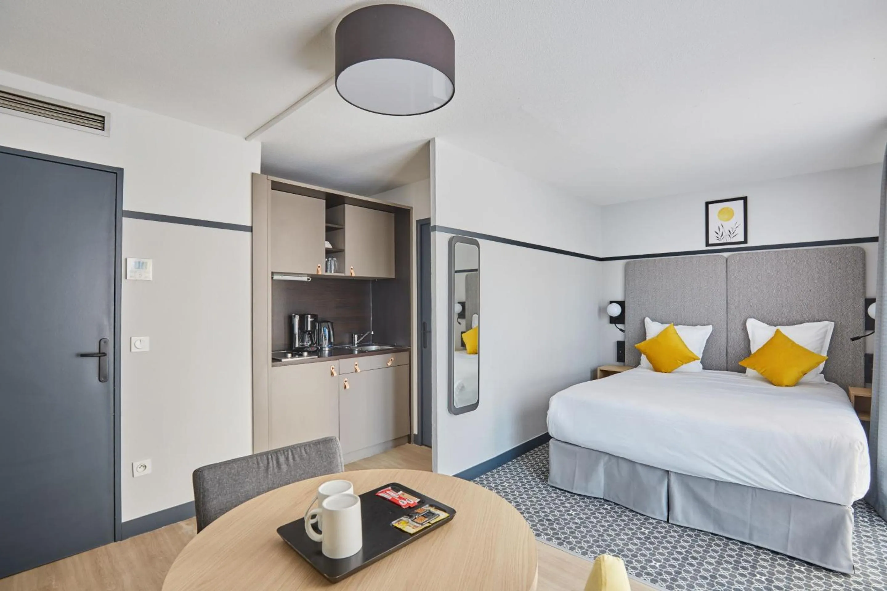 Bedroom, Bed in Appart Hotel Odalys City Aix en Provence Les Floridianes