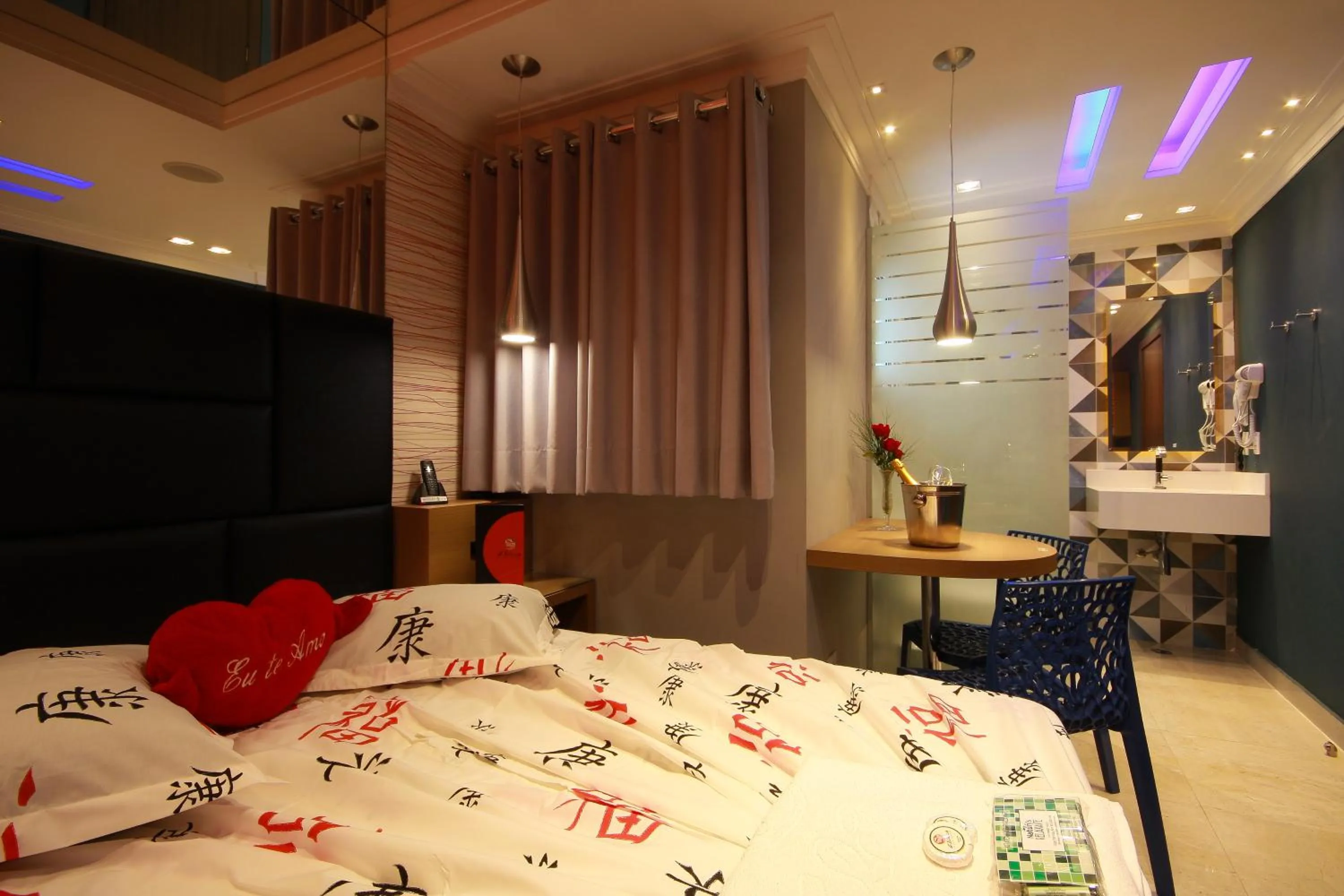 Bed in Glória Plaza Hotel (Adults Only)