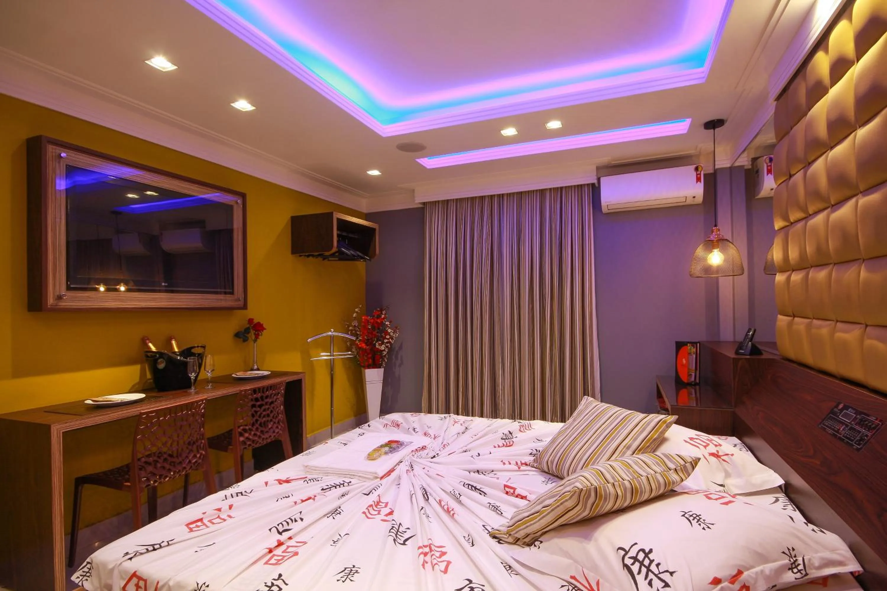 Bed in Glória Plaza Hotel (Adults Only)