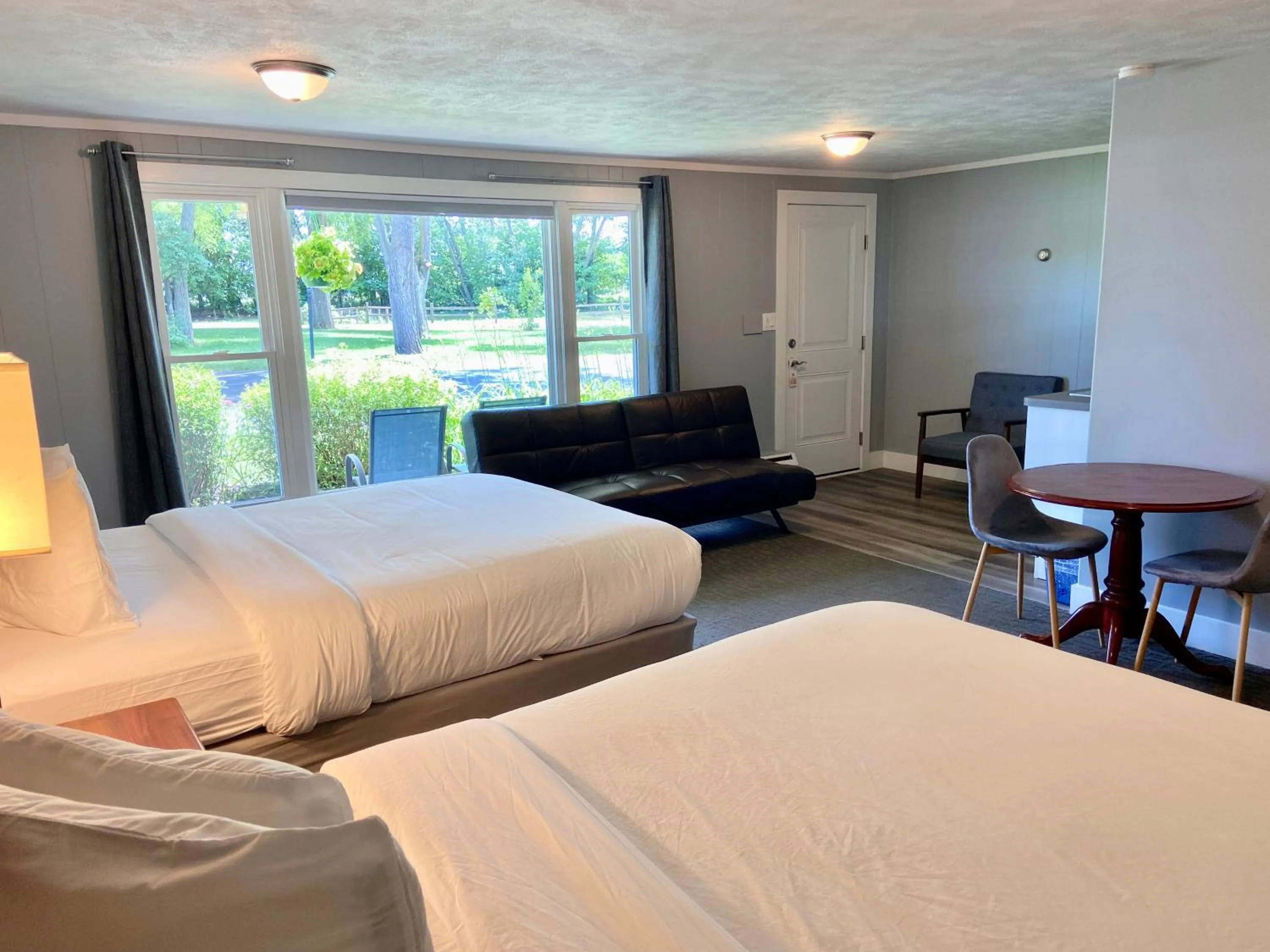 Photo of the whole room, Bed in Elk Rapids Lakeshore Inn