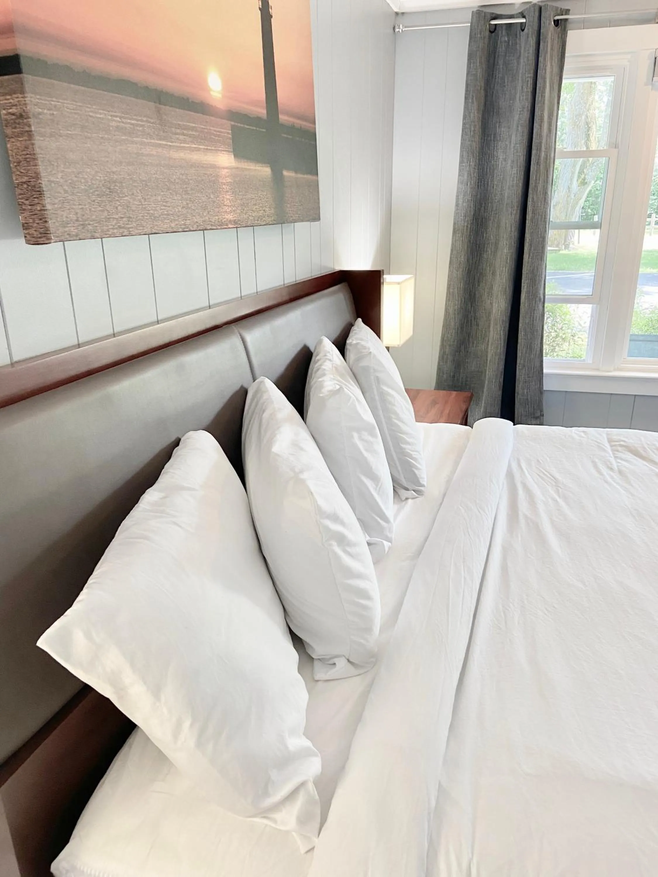 Photo of the whole room, Bed in Elk Rapids Lakeshore Inn