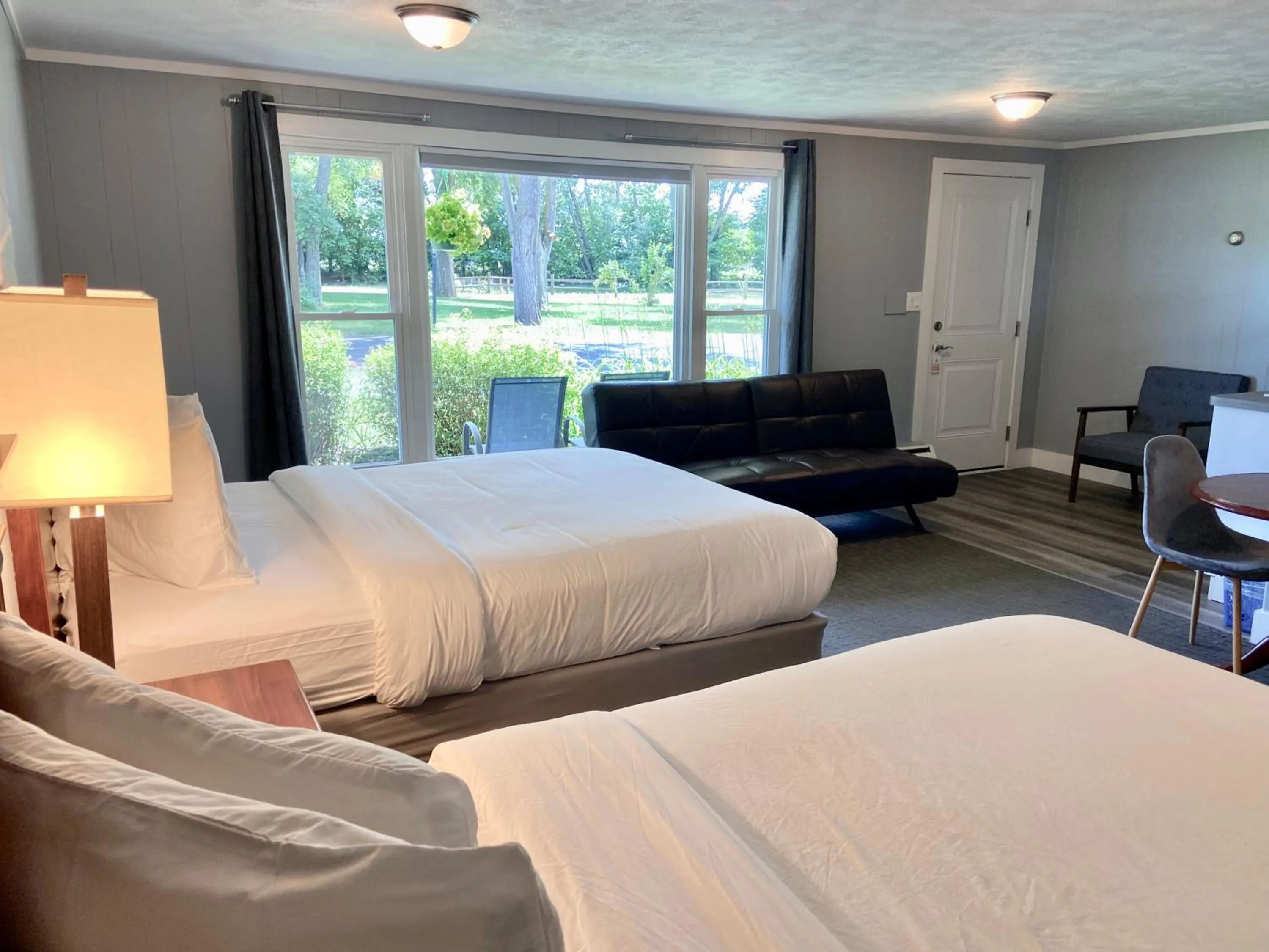 Photo of the whole room, Bed in Elk Rapids Lakeshore Inn