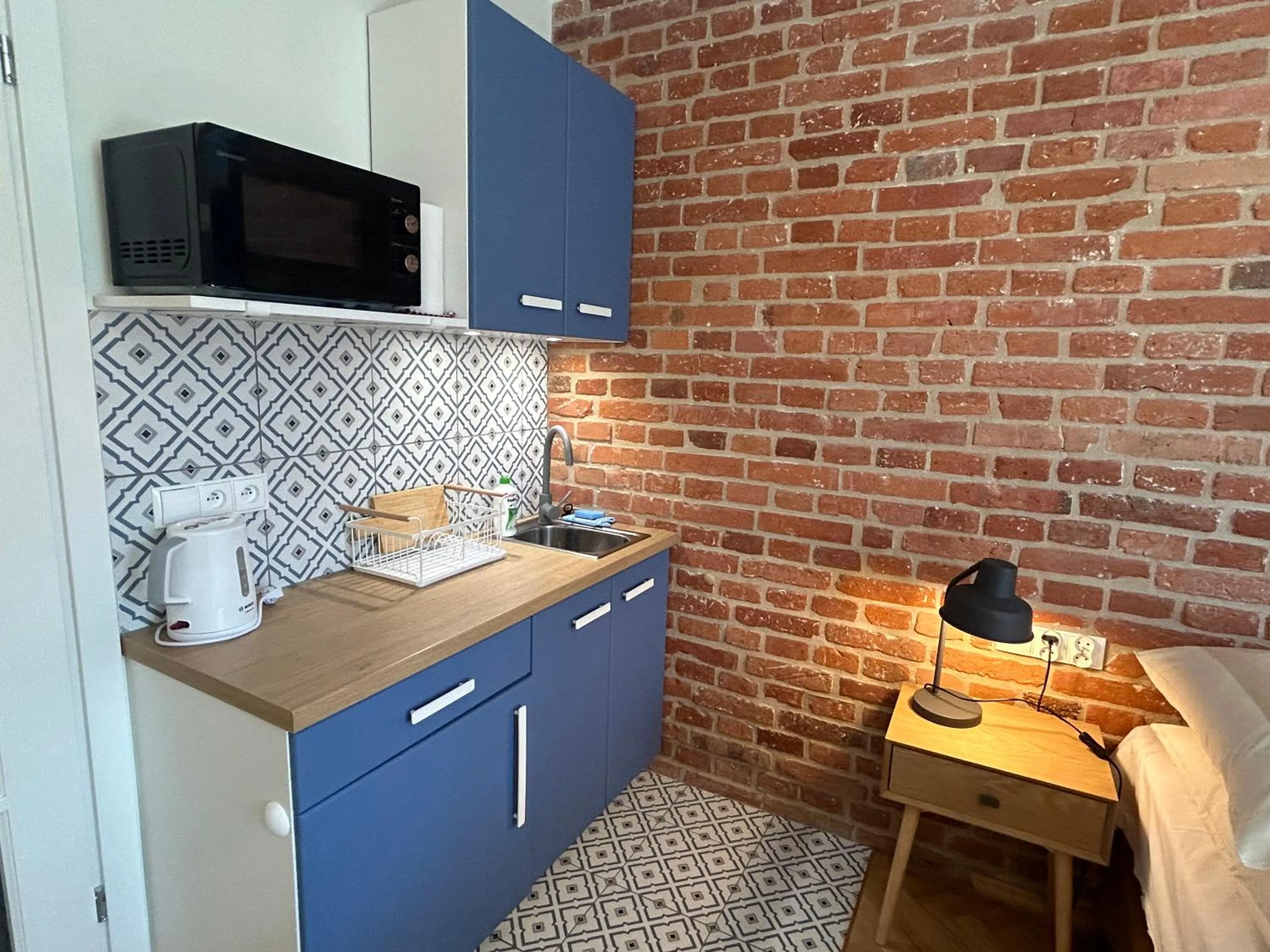 Kitchen or kitchenette in Cybulskiego Guest Rooms