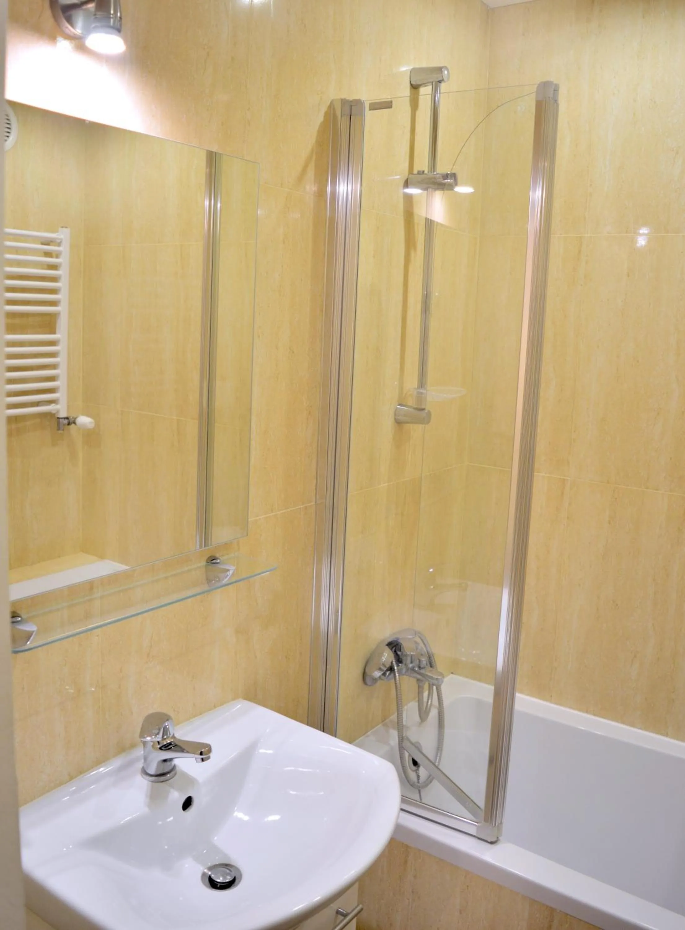 Bathroom in Cybulskiego Guest Rooms