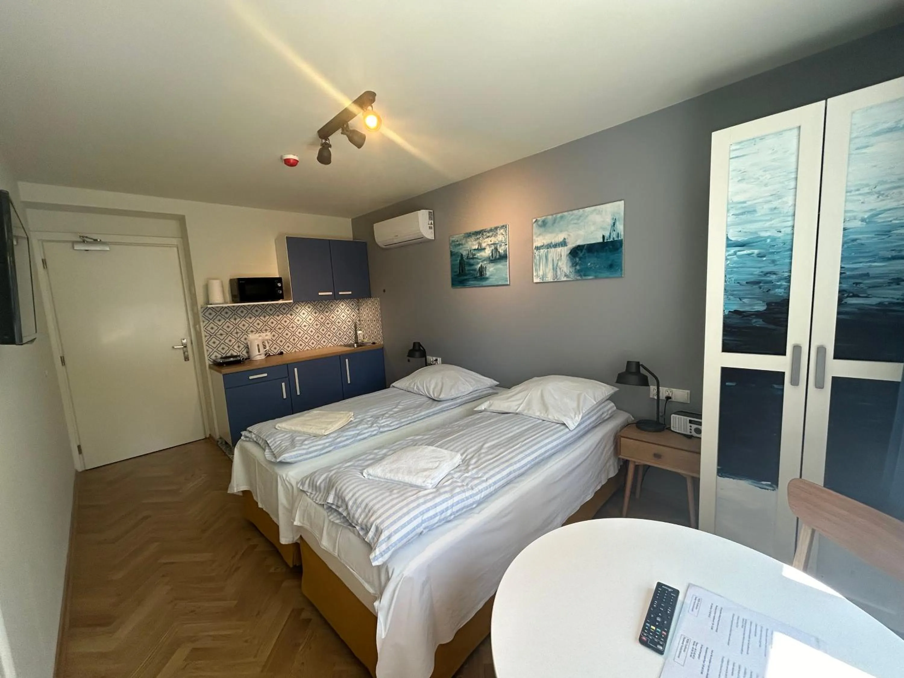 Bed in Cybulskiego Guest Rooms