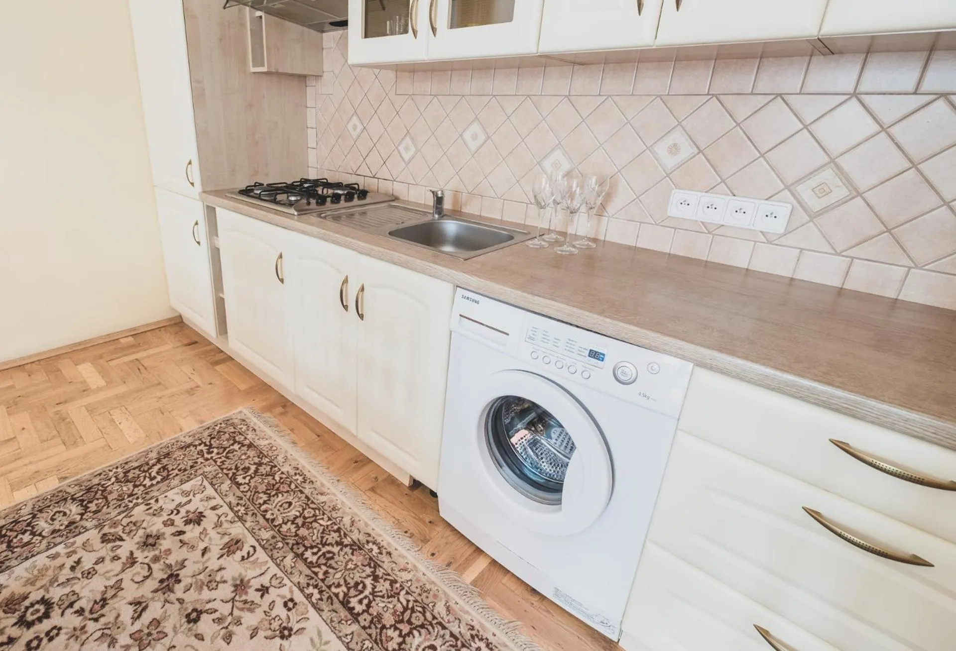 Kitchen or kitchenette in Cybulskiego Guest Rooms