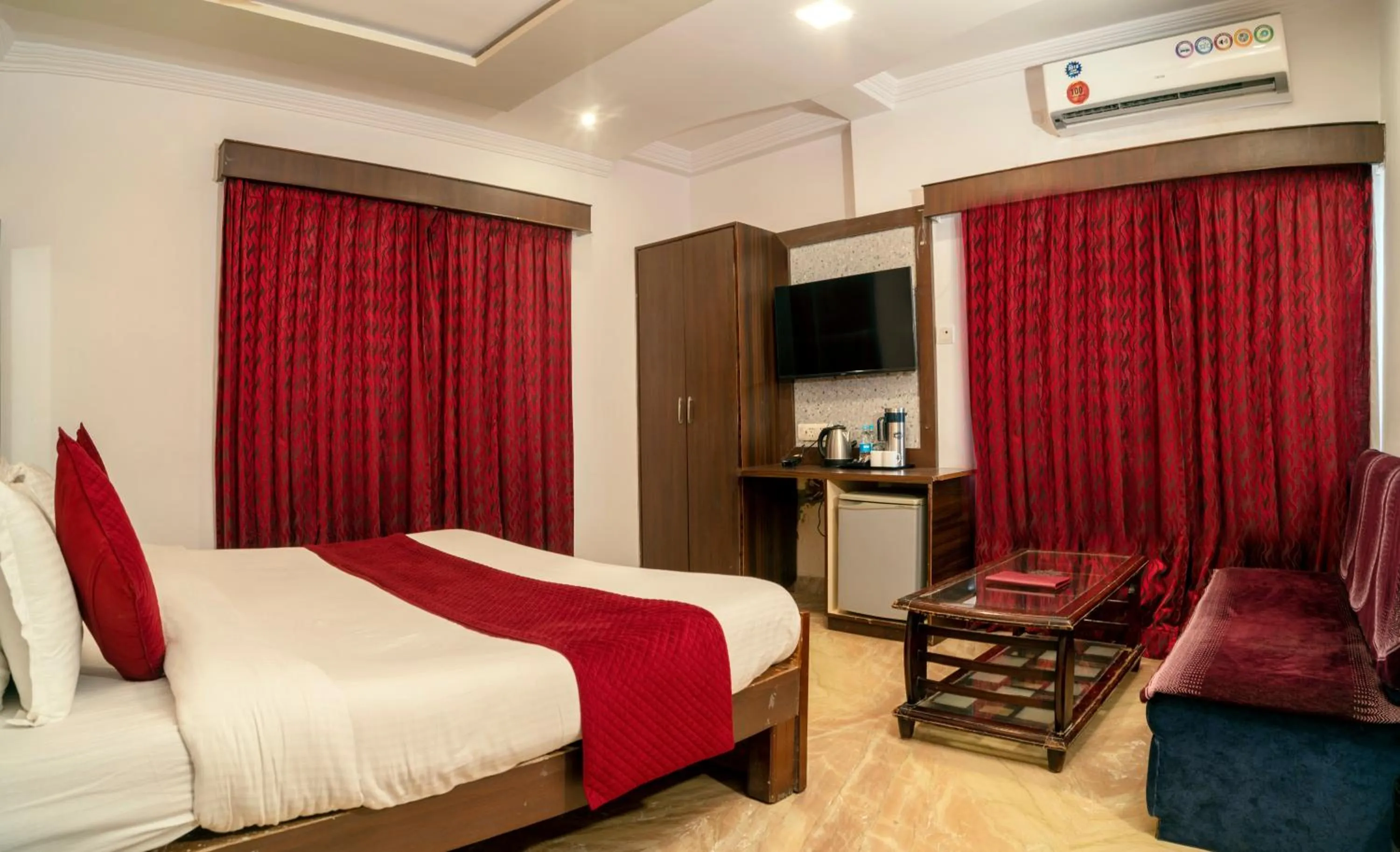 hair dresser, Bed in Florence Continental Udaipur