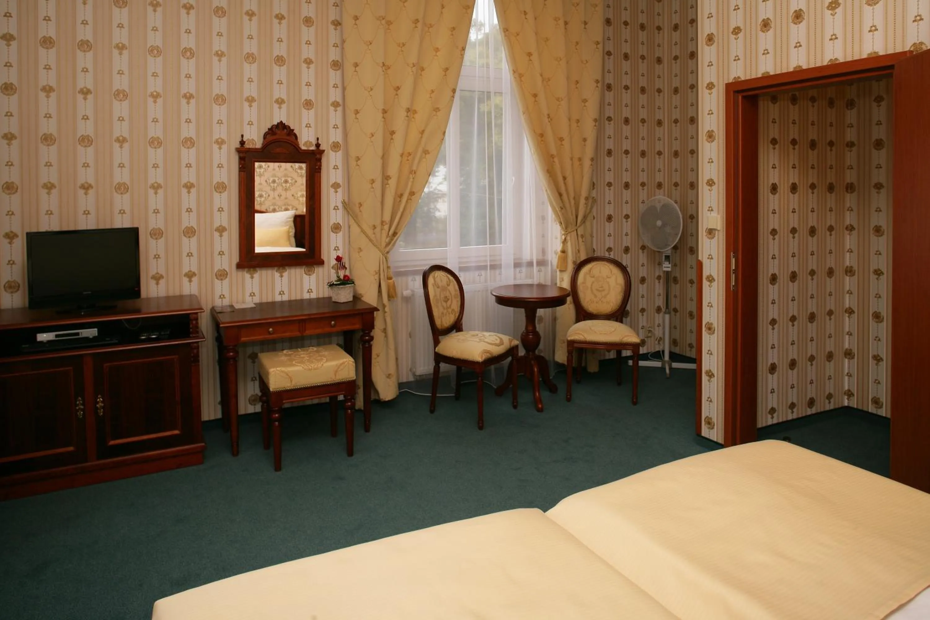 Photo of the whole room, Bed in Hotel MERTIN