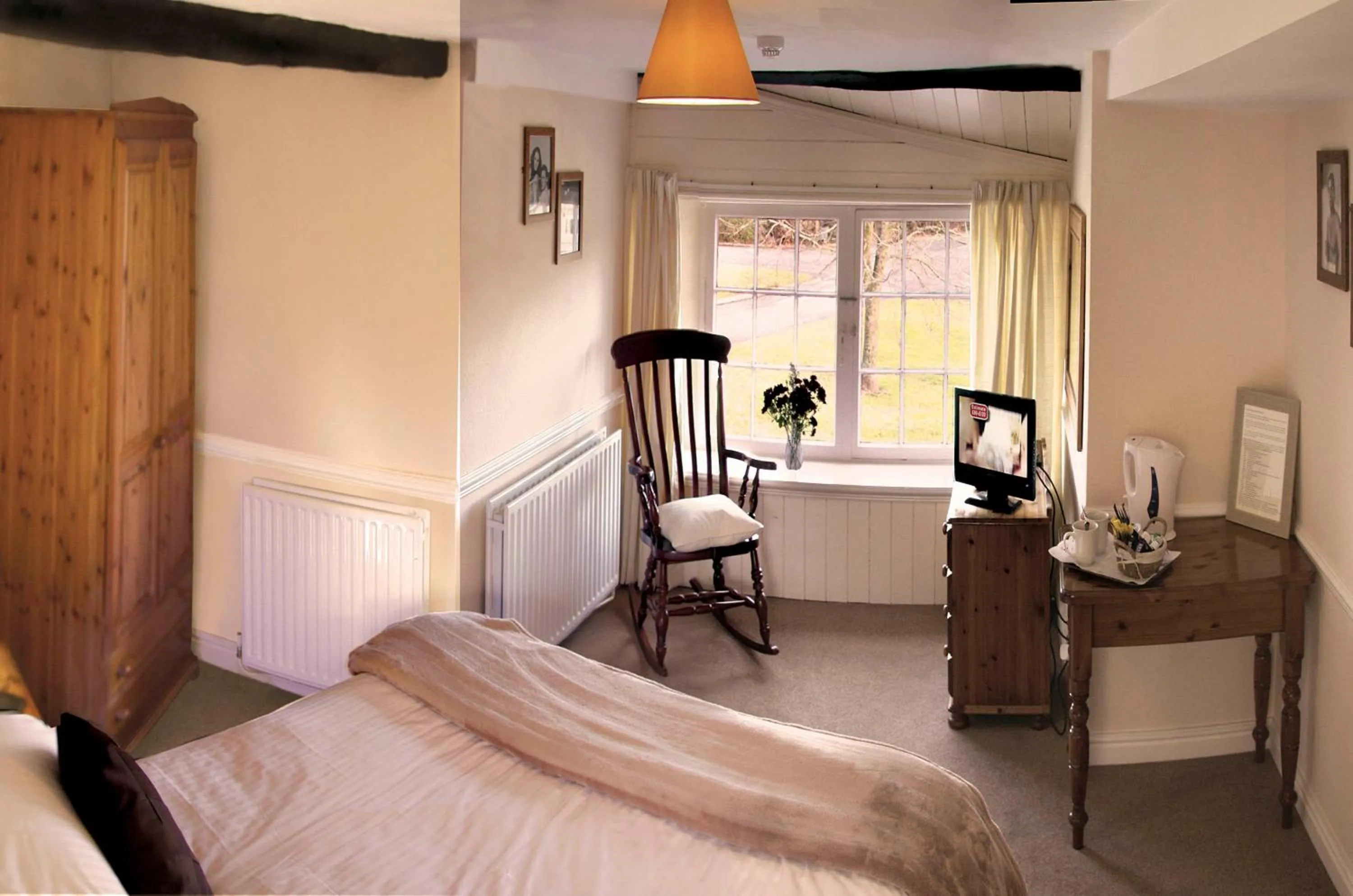 Photo of the whole room, Bed in Boot & Shoe Inn