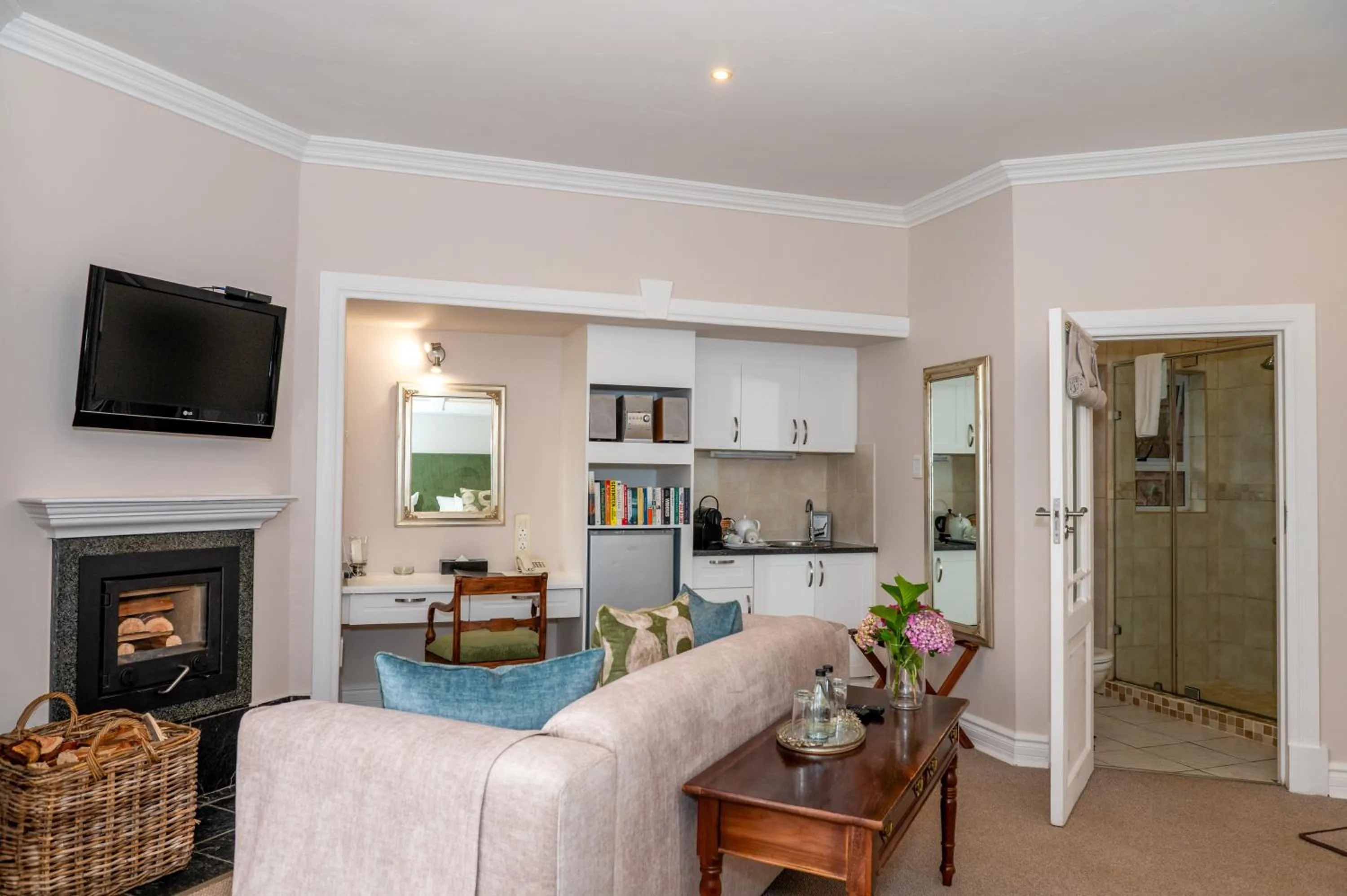 Library in Walkersons Hotel & Spa