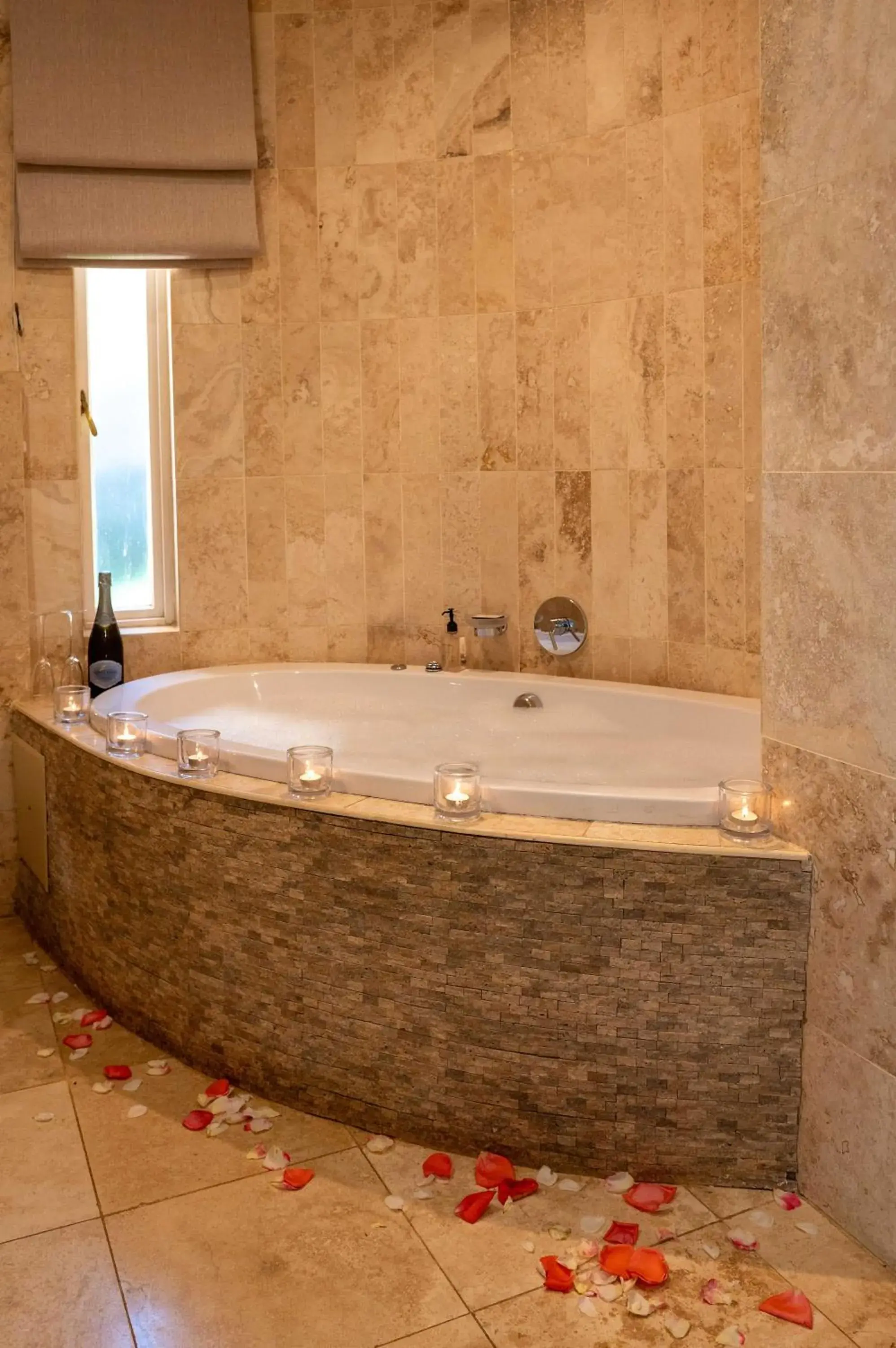 Honeymoon Suite - single occupancy in Walkersons Hotel & Spa Honeymoon Suite - single occupancy in Walkersons Hotel & Spa