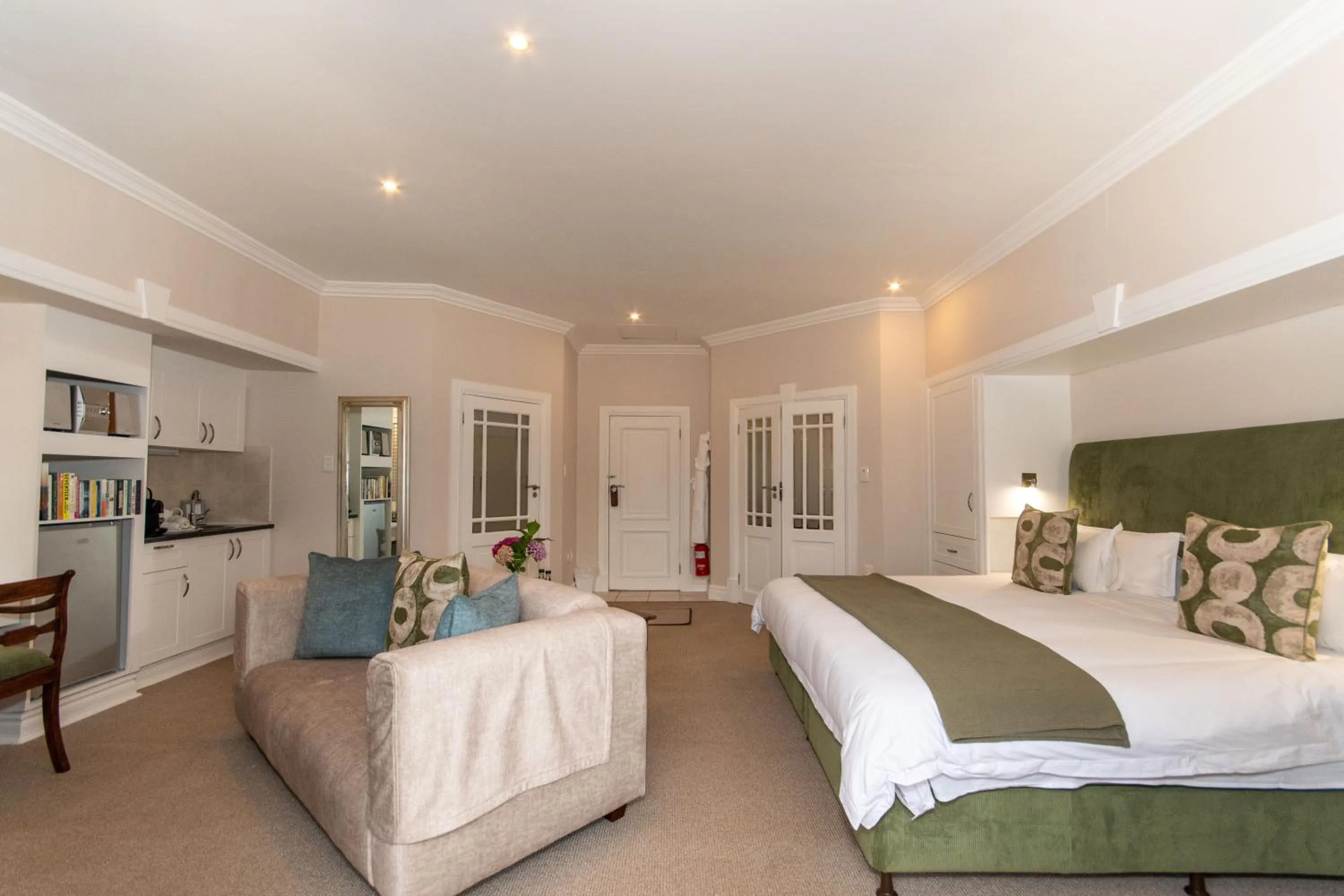 Library, Bed in Walkersons Hotel & Spa