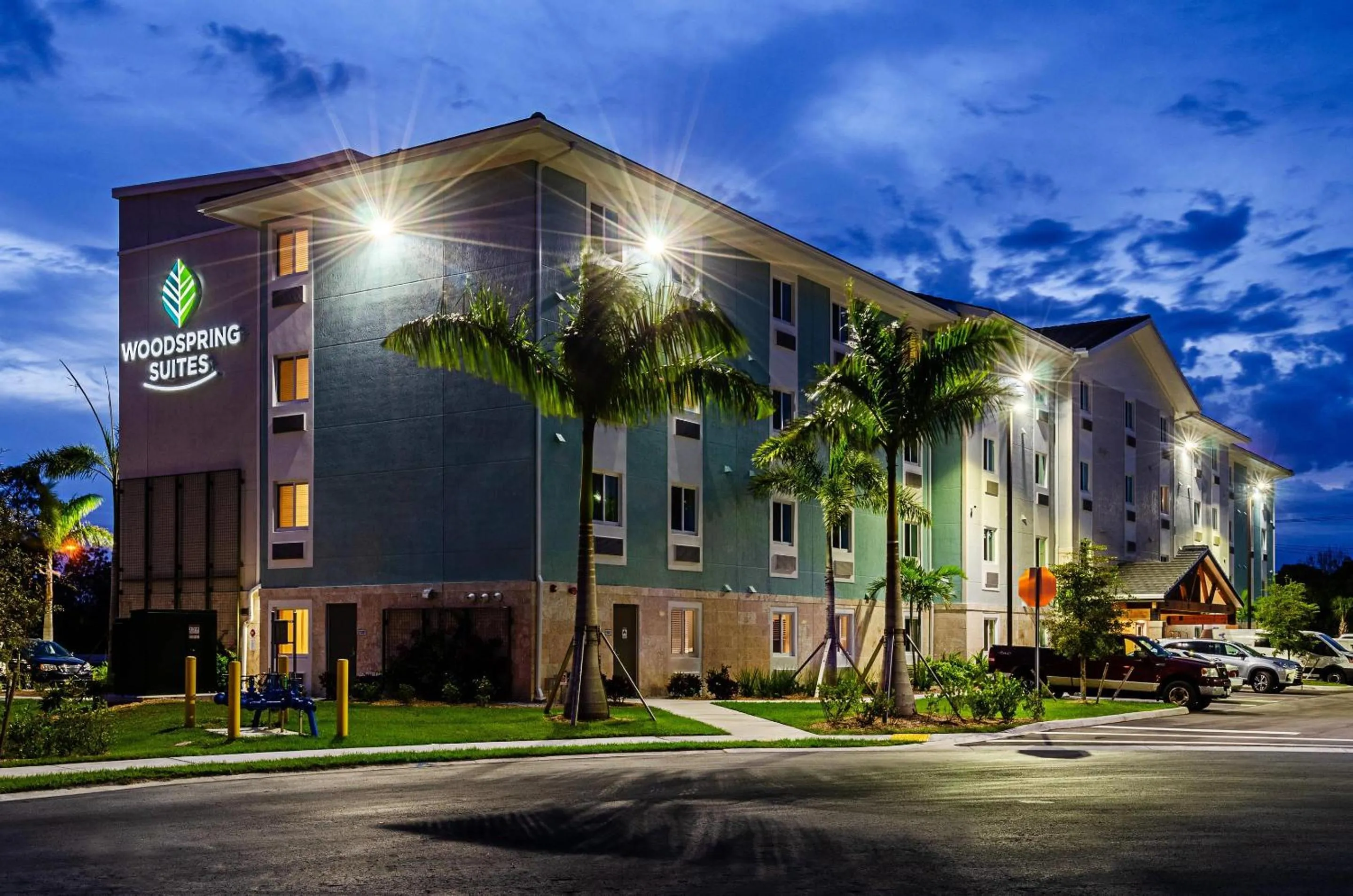 Property building in WoodSpring Suites Naples