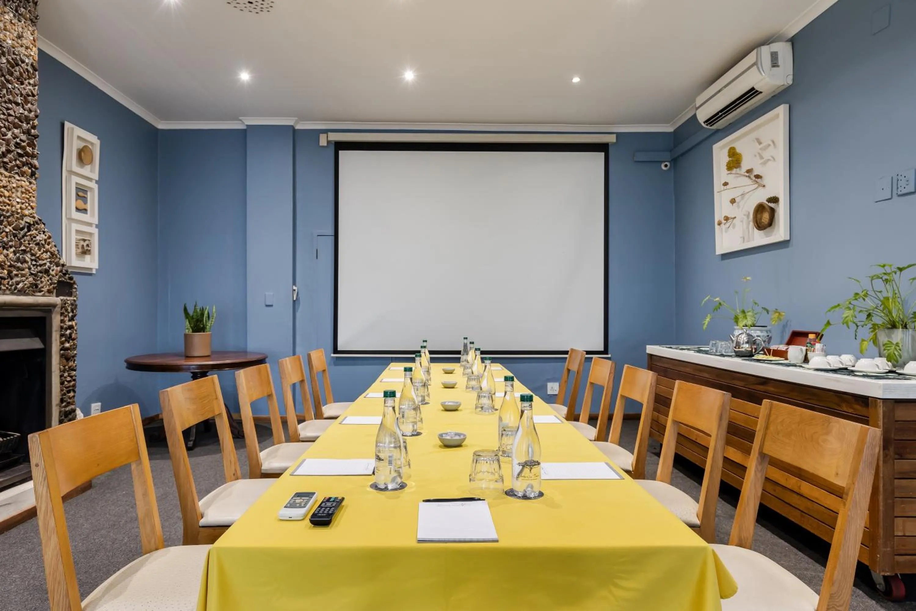 Meeting/conference room in Perry's Bridge Hollow Boutique Hotel