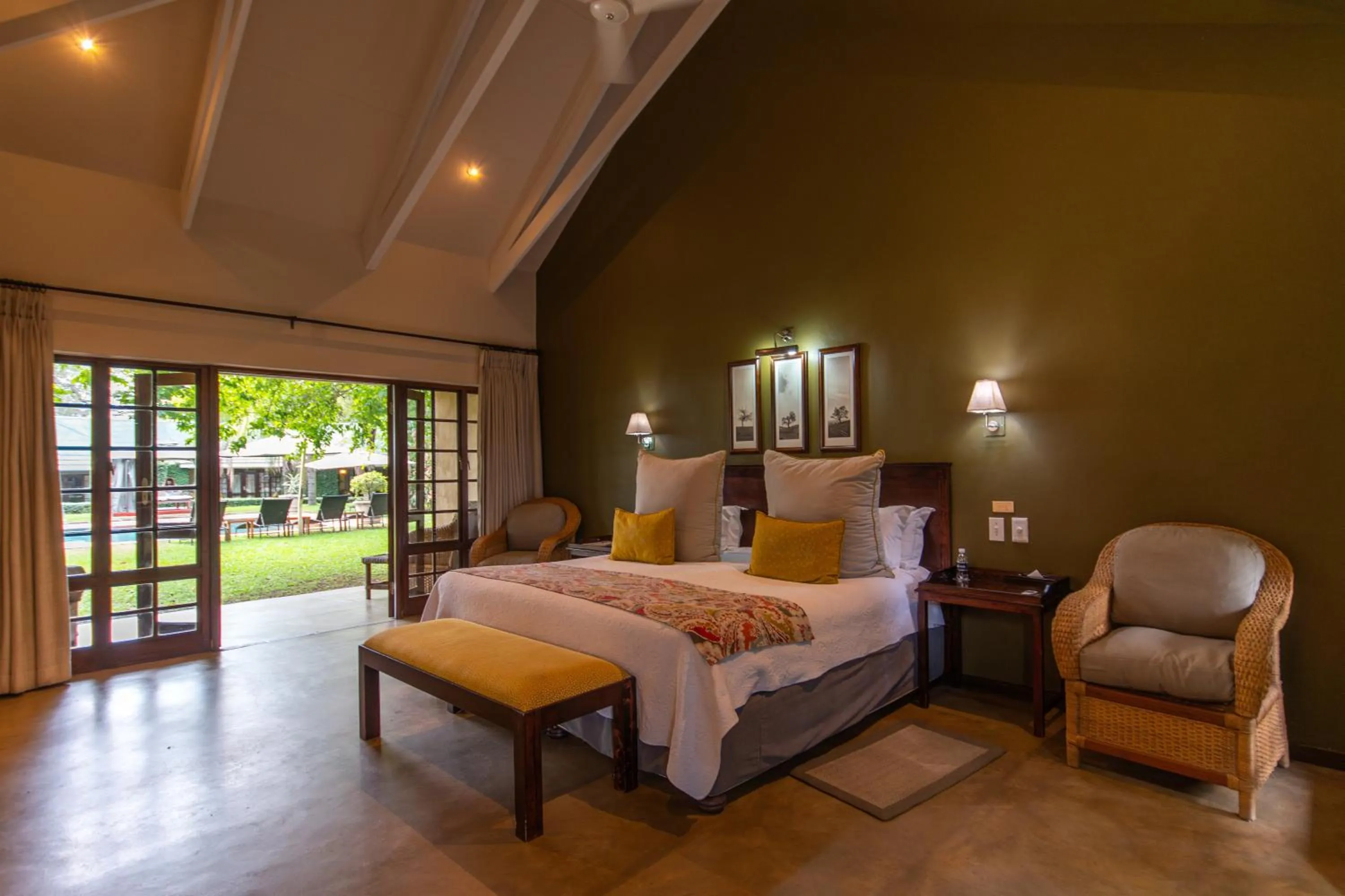 Bedroom, Bed in Perry's Bridge Hollow Boutique Hotel