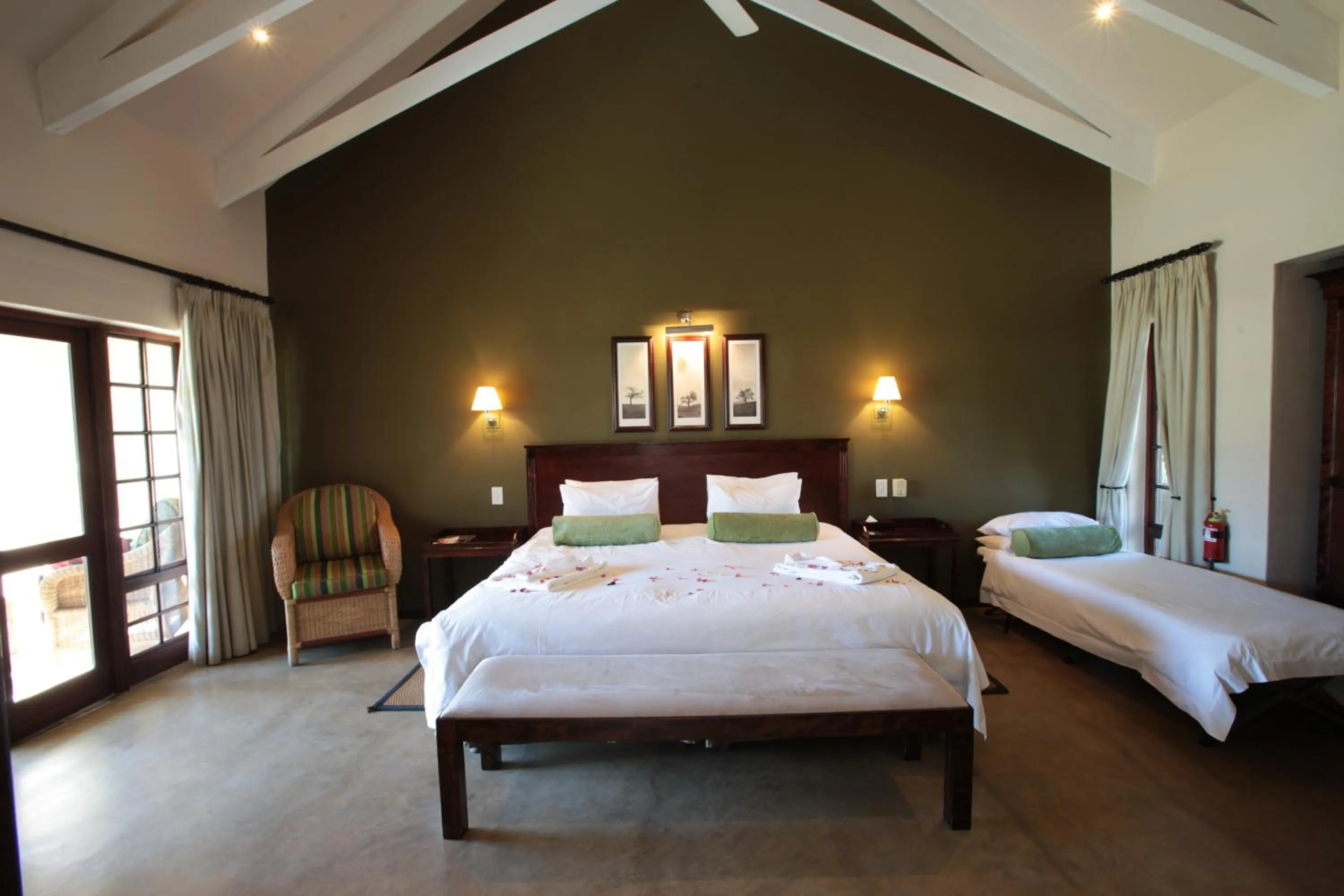 Bedroom, Bed in Perry's Bridge Hollow Boutique Hotel