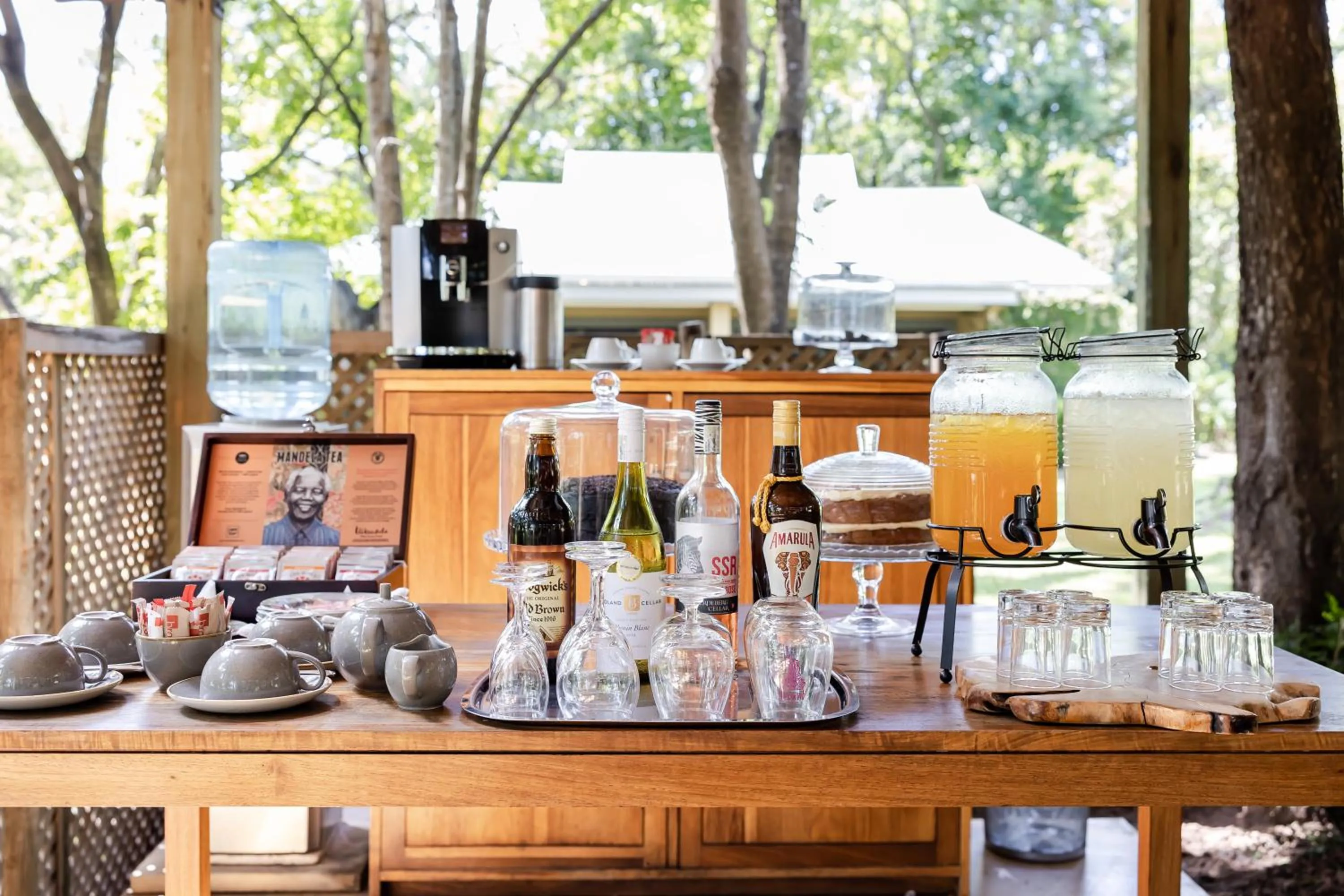 Lounge or bar in Perry's Bridge Hollow Boutique Hotel