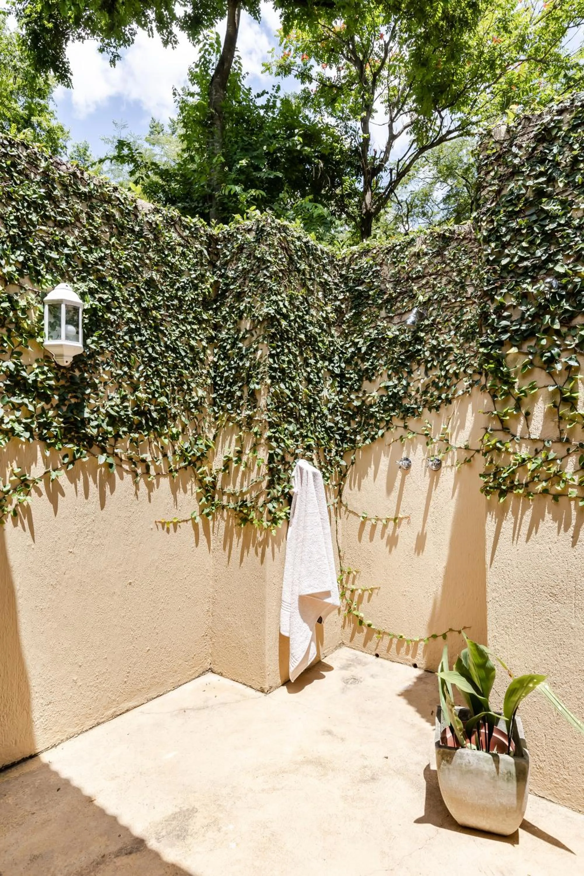 Shower in Perry's Bridge Hollow Boutique Hotel