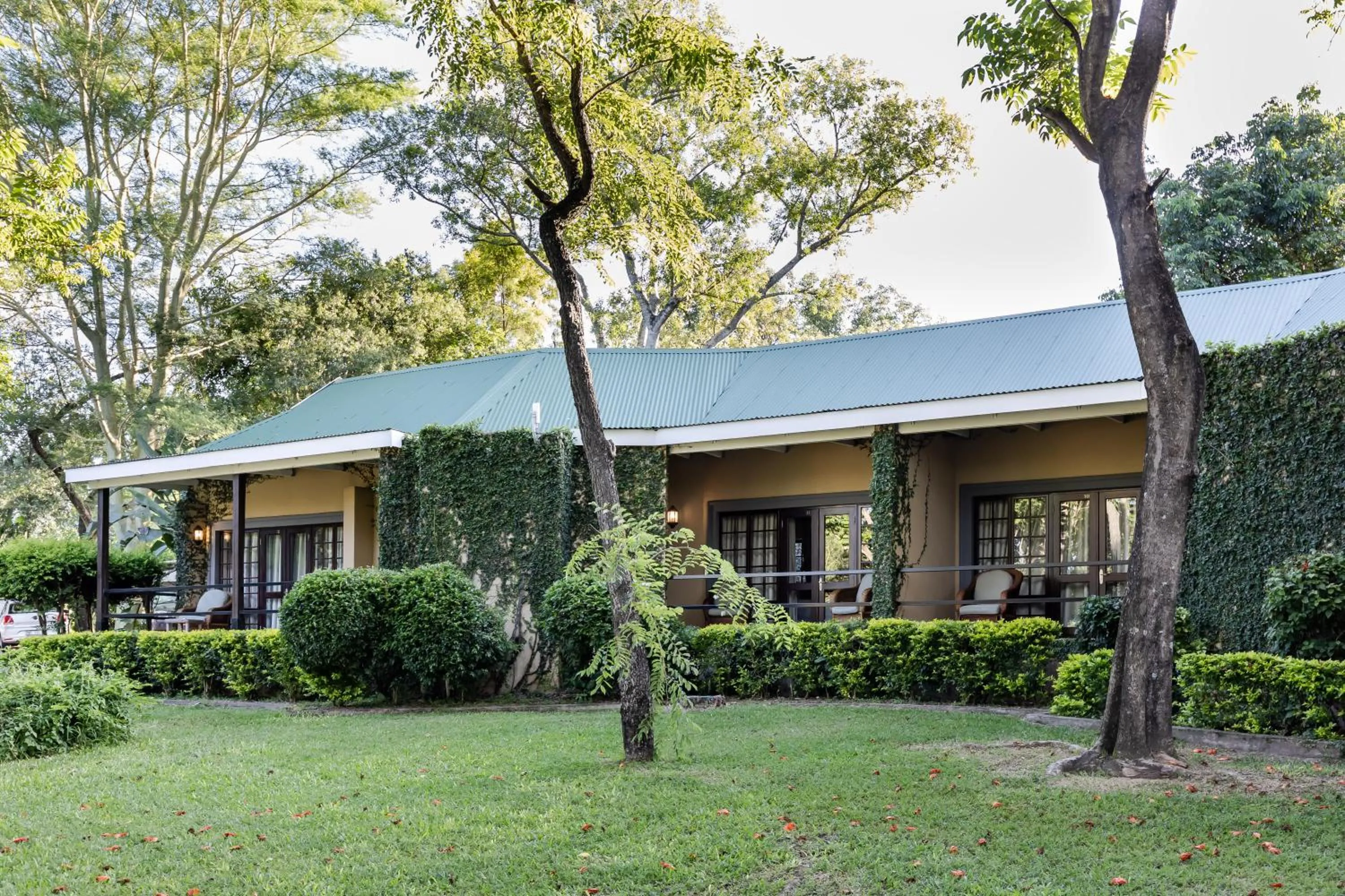 Property building in Perry's Bridge Hollow Boutique Hotel