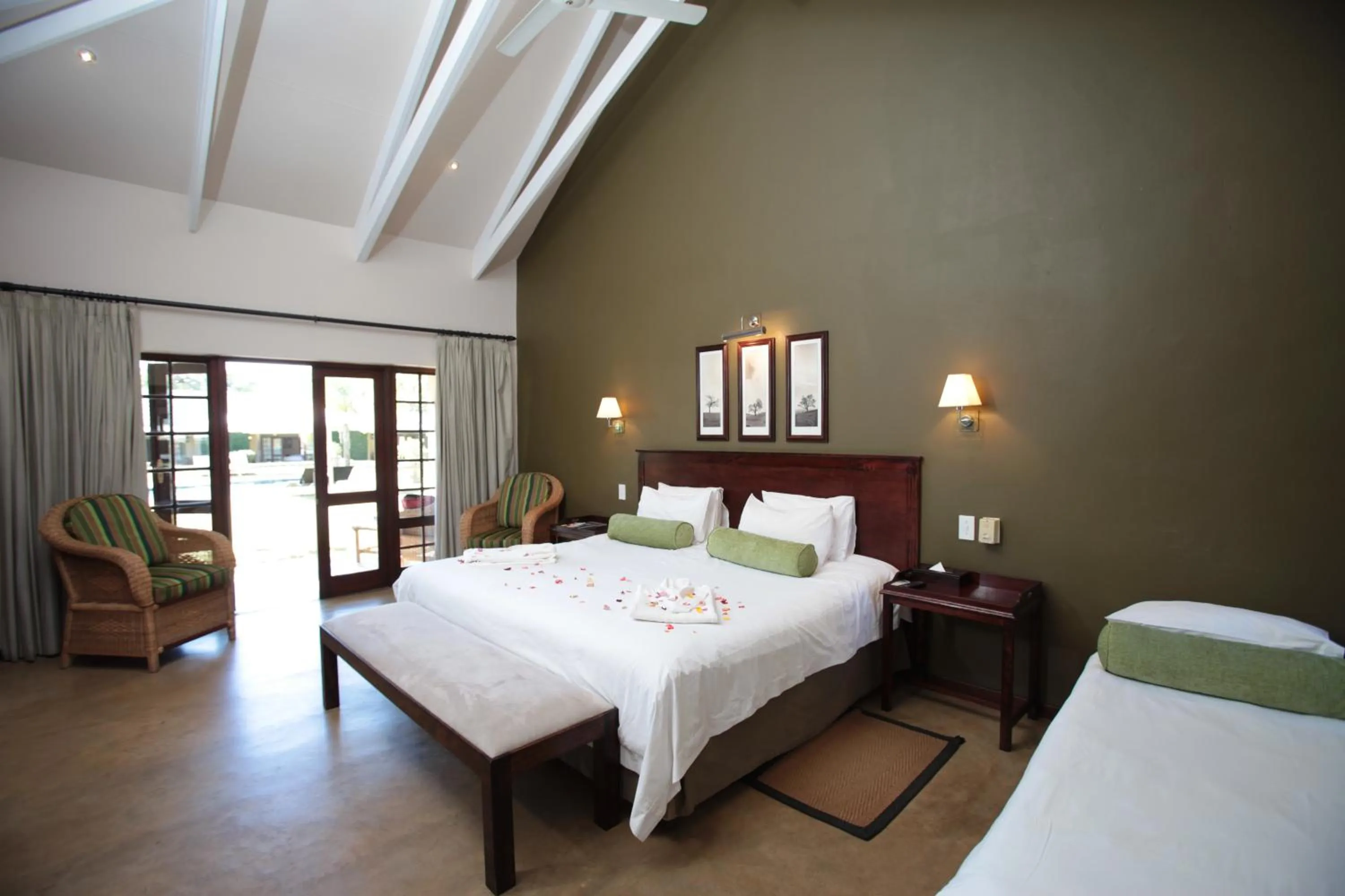 Bedroom, Bed in Perry's Bridge Hollow Boutique Hotel