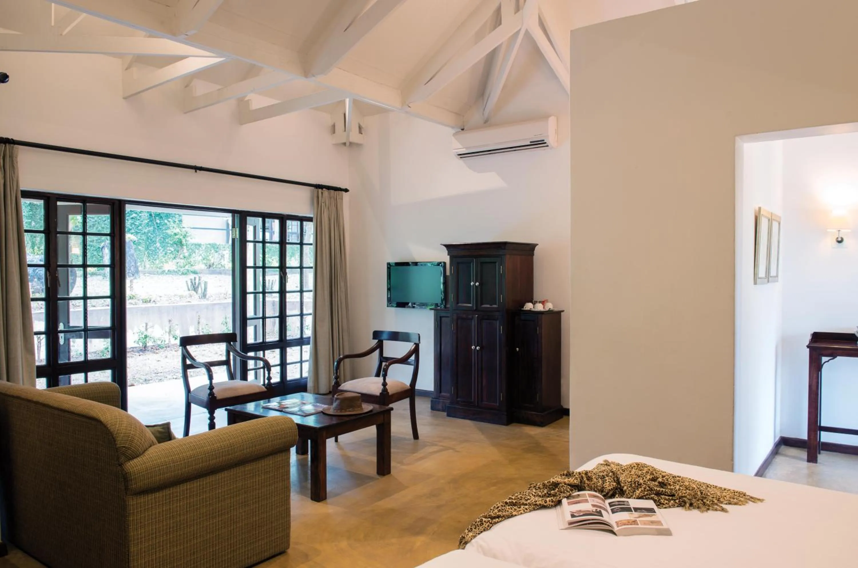 TV and multimedia in Perry's Bridge Hollow Boutique Hotel