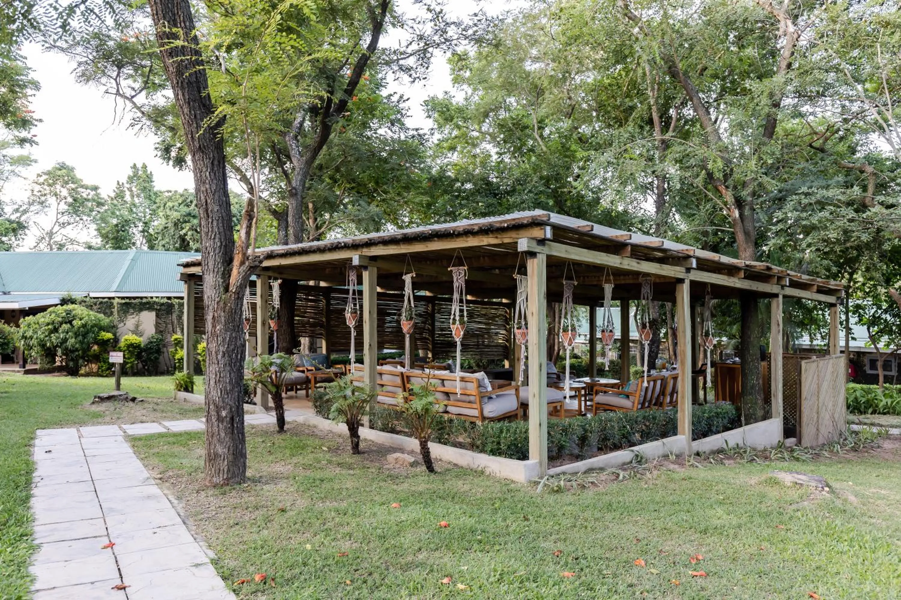 Lounge or bar in Perry's Bridge Hollow Boutique Hotel