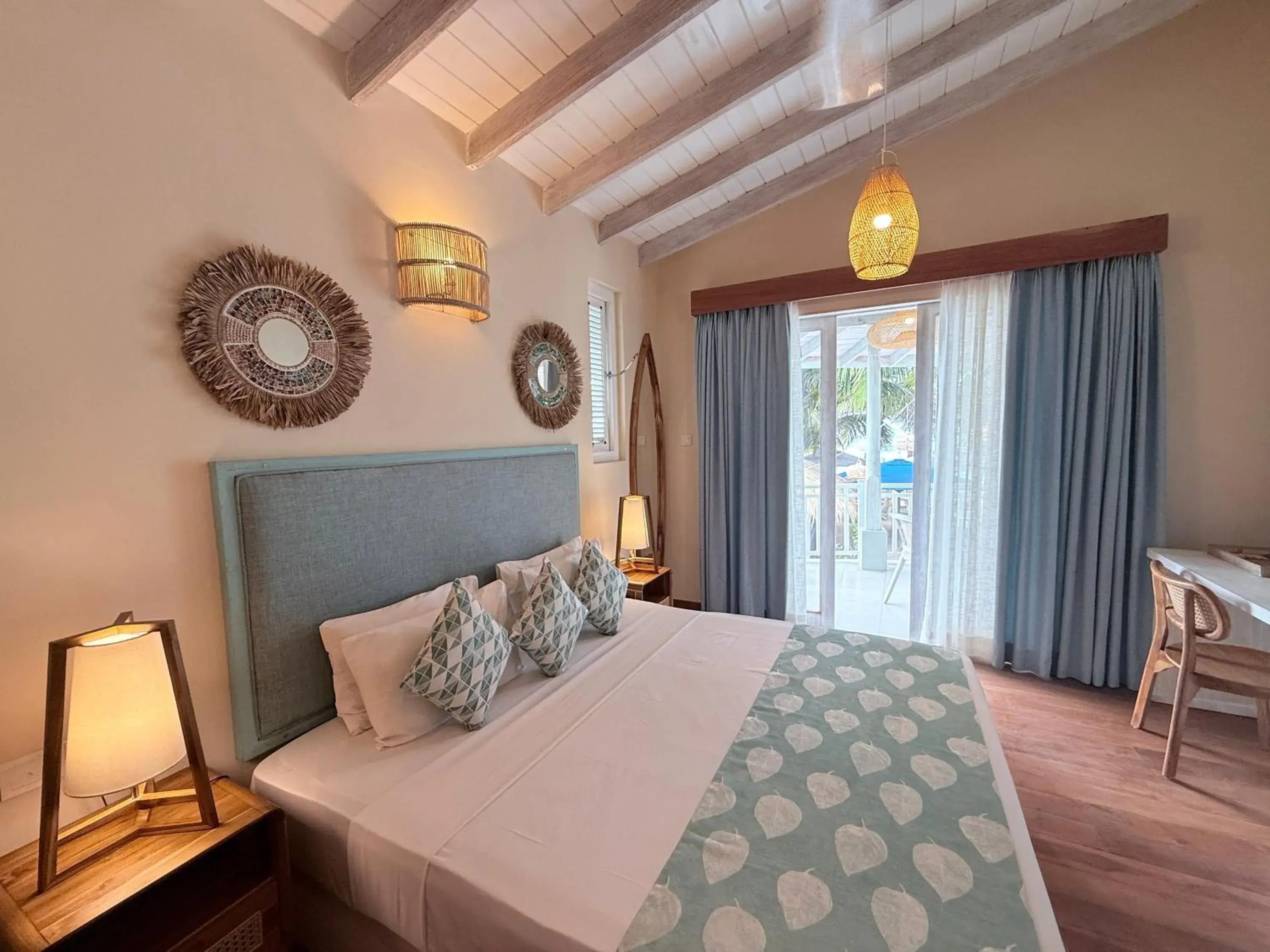 Superior Double Room with Sea View in Thaproban Beach House Superior Double Room with Sea View in Thaproban Beach House