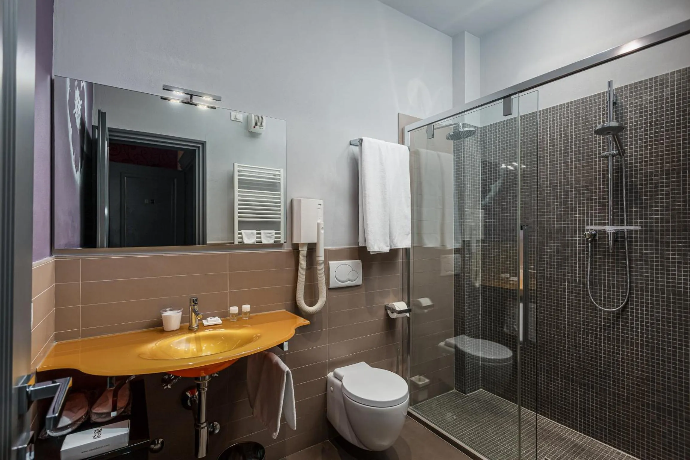 Toilet in CasaDodici