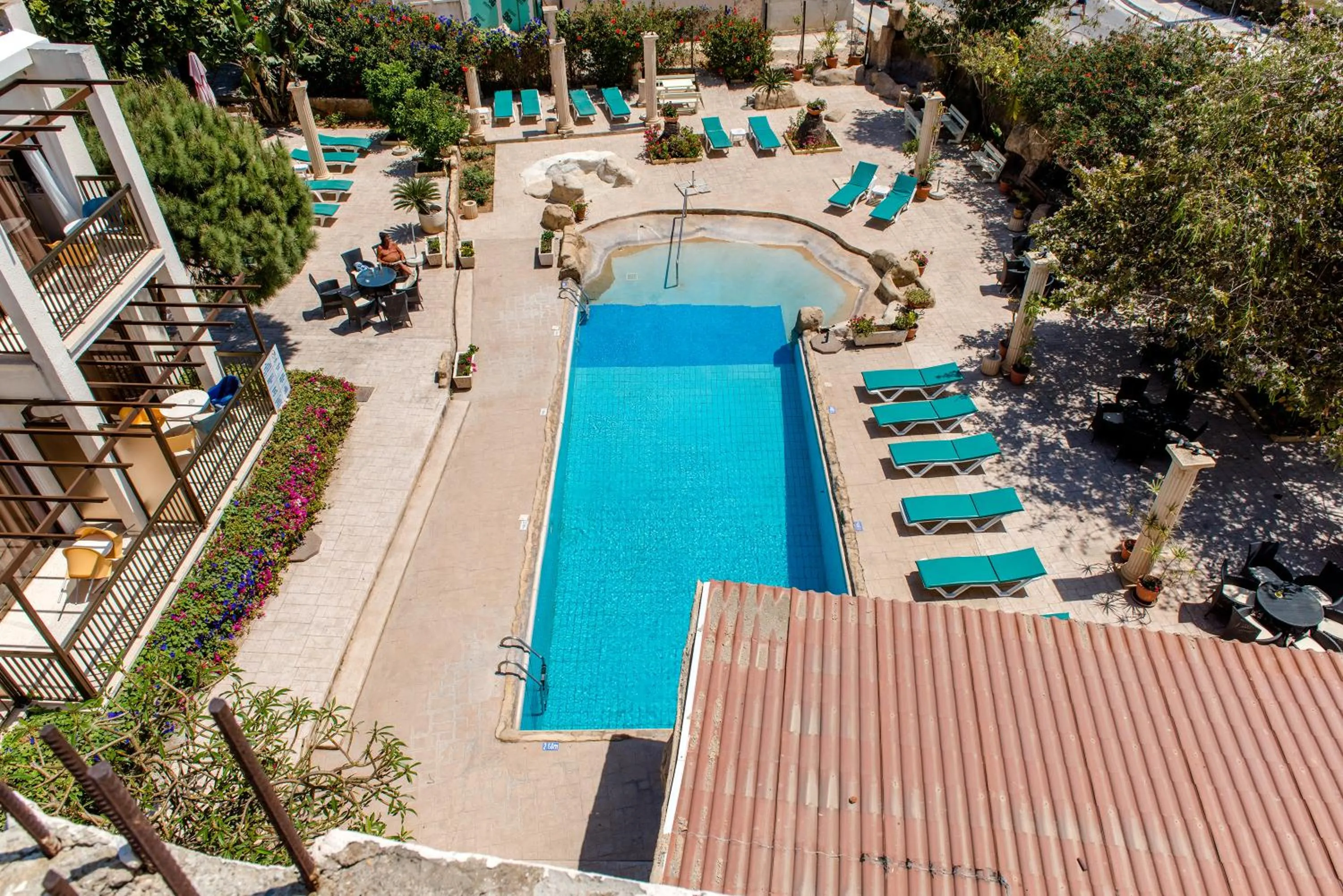 Pool view in King's Hotel